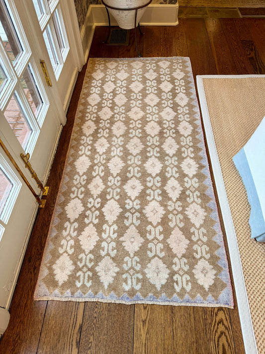 2’9”x6’1” Vintage Oushak Runner