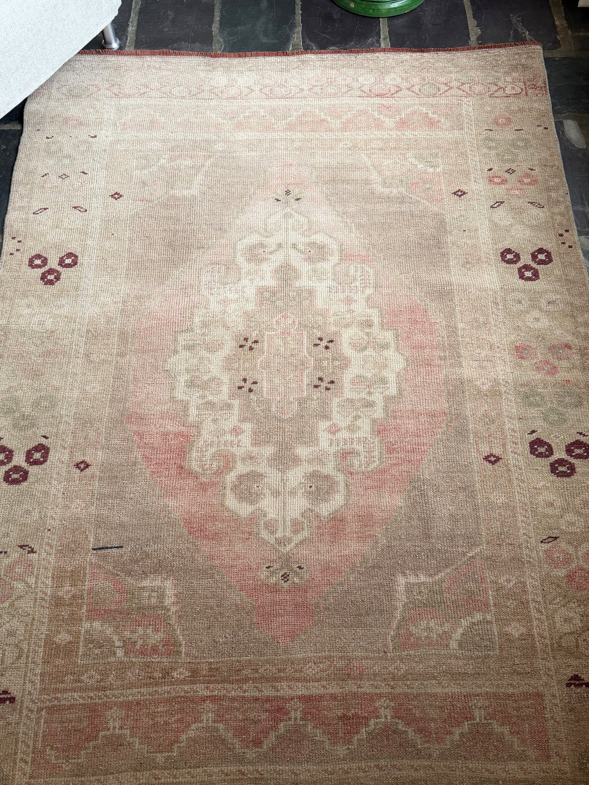 4’0”x6’0” Vintage Turkish Area Rug