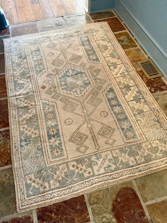 4’0”x6’2” Vintage Oushak Rug