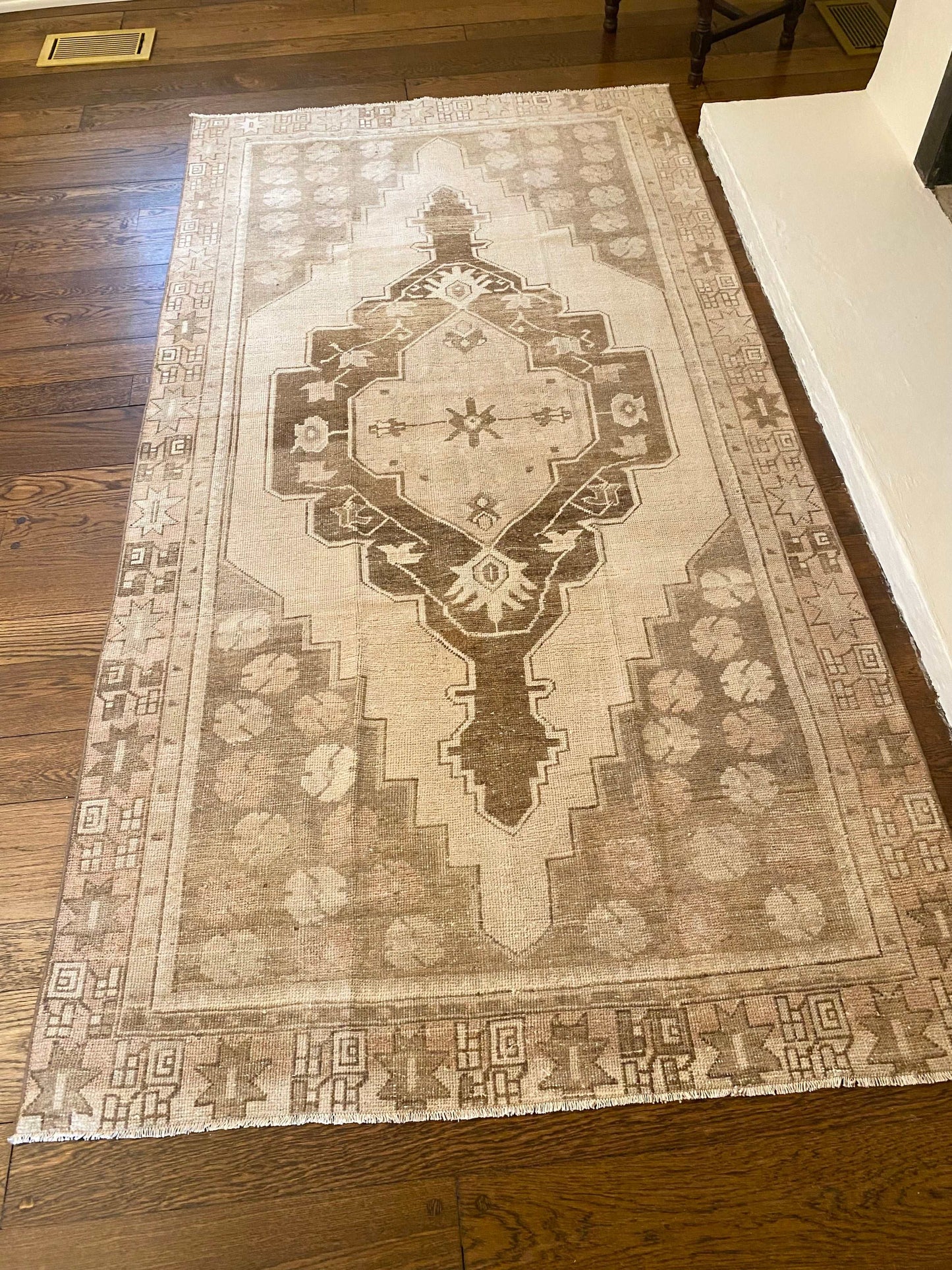 4’7”x8’10” Vintage Oushak Area Rug