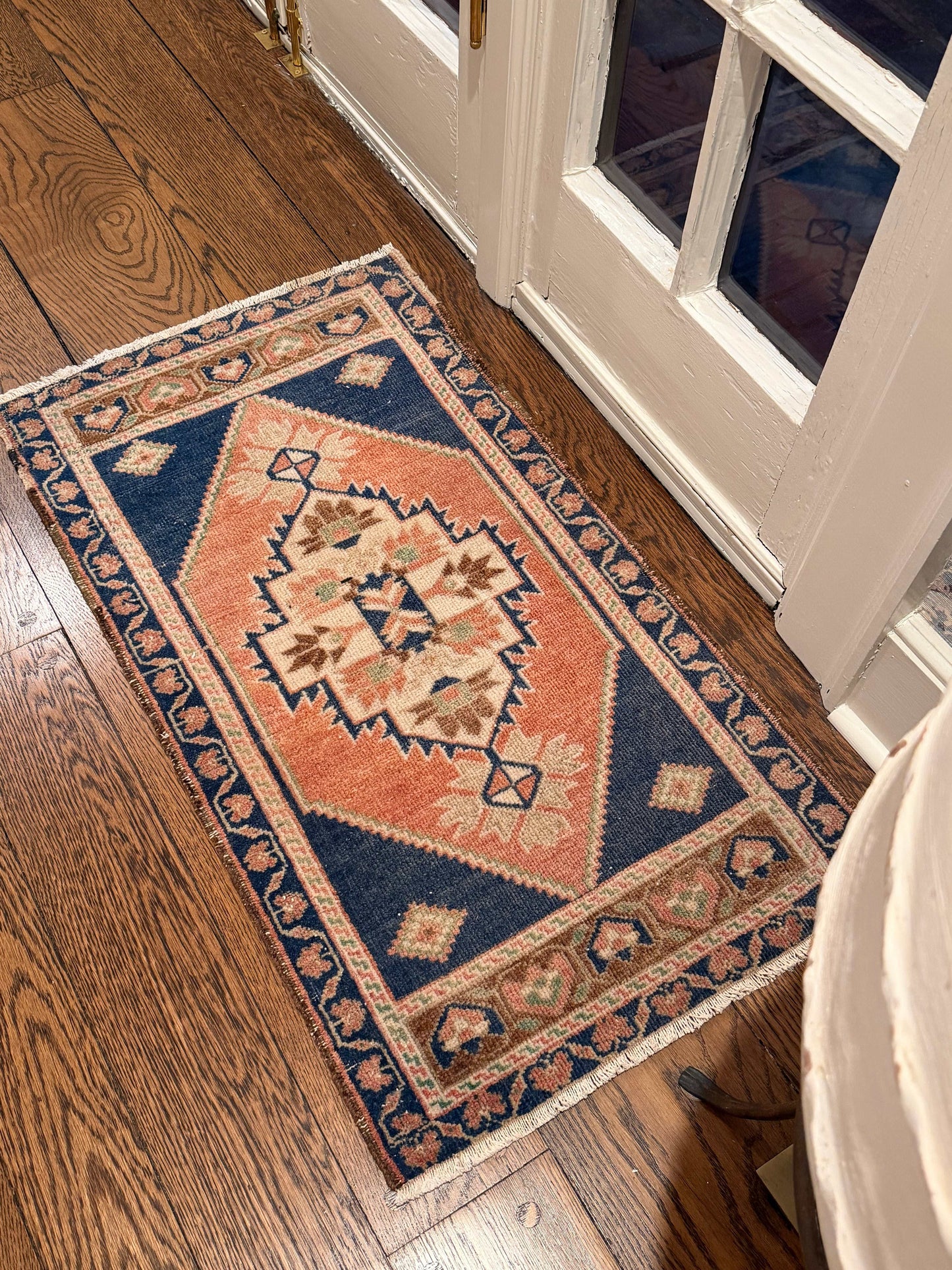 1’10”x3’5” Vintage Oushak mat