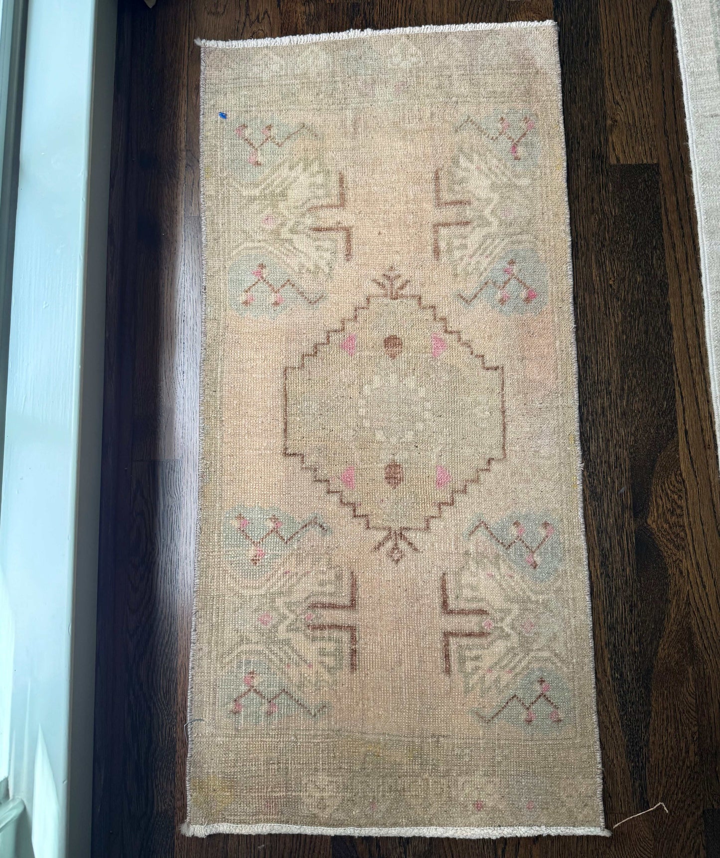 1’5” x 3’1” Mini Rug