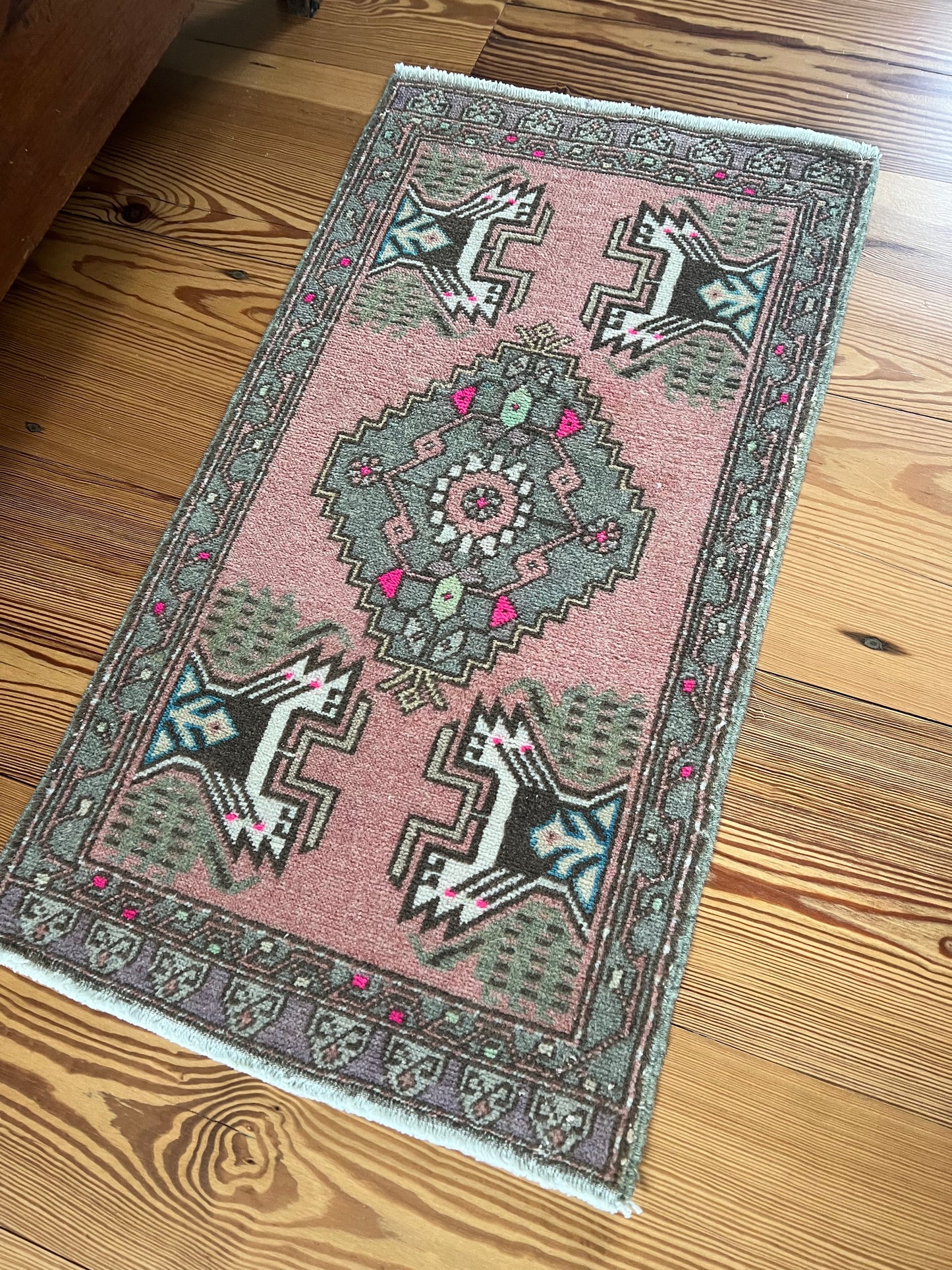 1'9" x 3'4" Turkish Mat with Pink