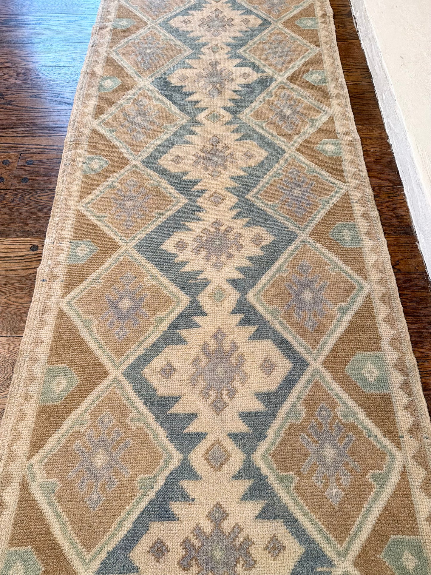 2’9”x8’6” Stunning Turkish Runner