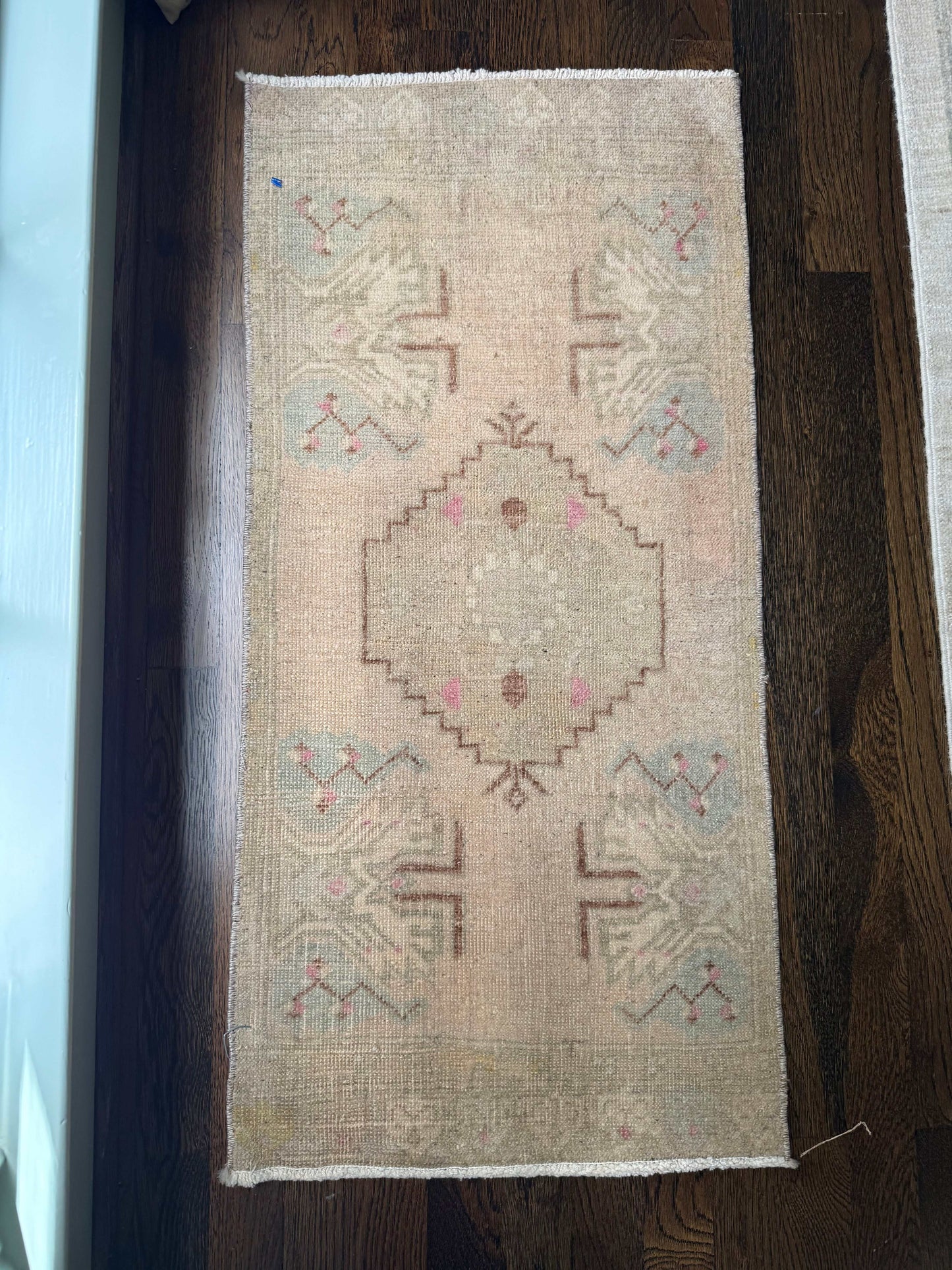 1’5” x 3’1” Mini Rug