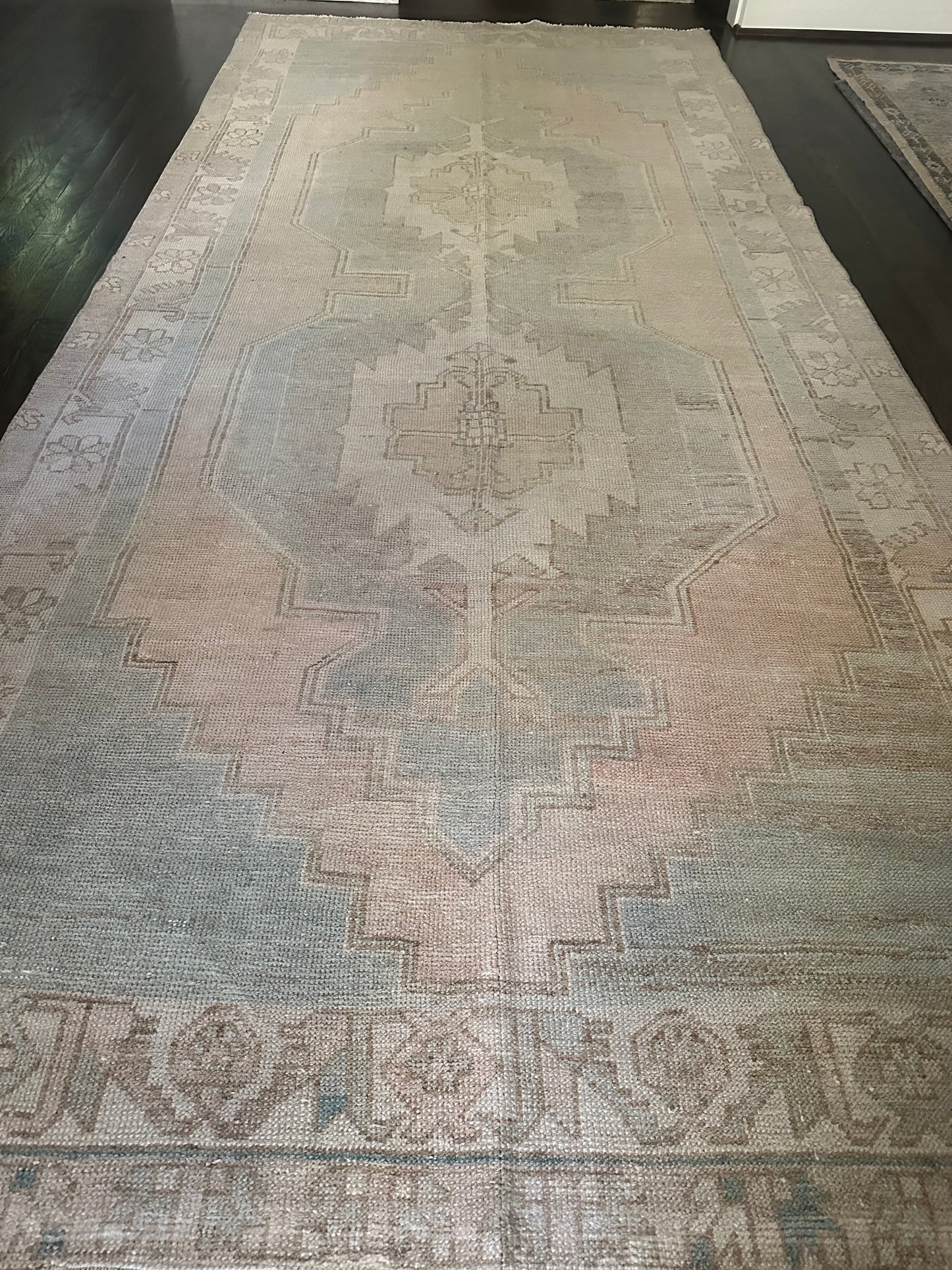 4’9” x 10’8” Gallery Rug