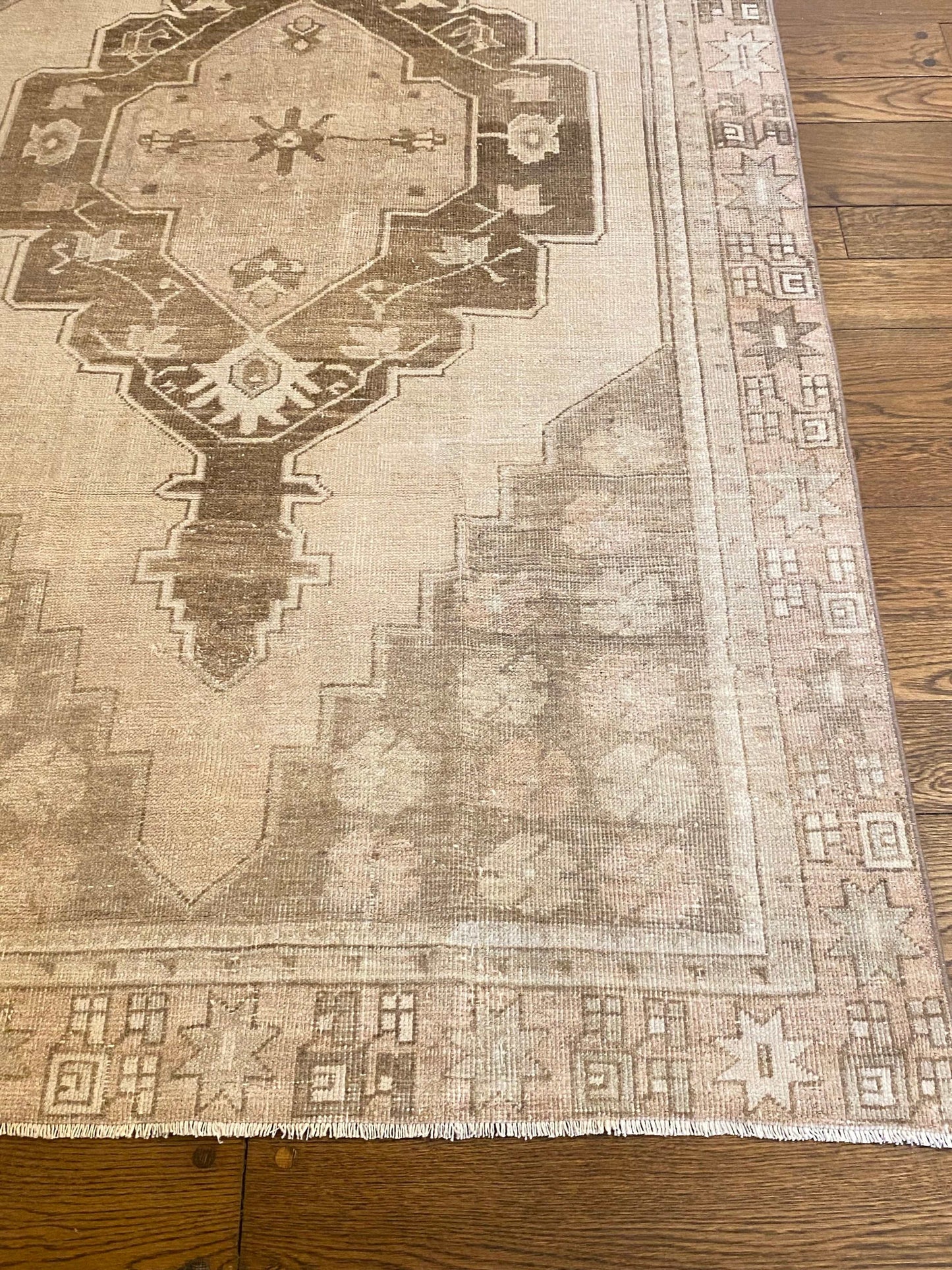 4’7”x8’10” Vintage Oushak Area Rug