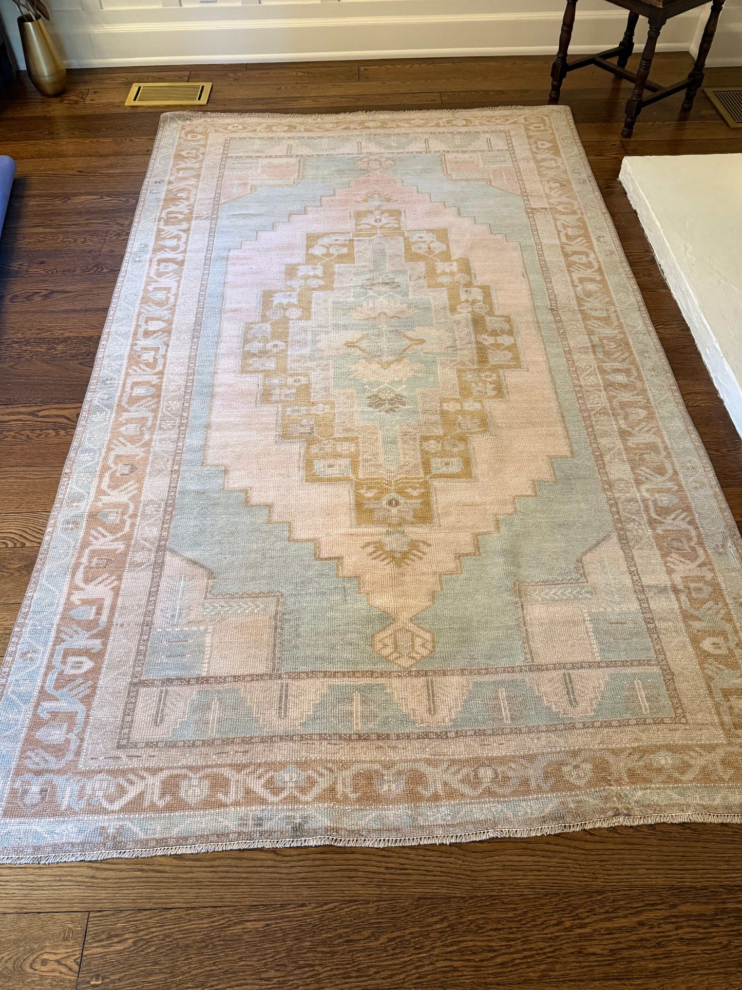 5’5”x9’4” Vintage Area Rug