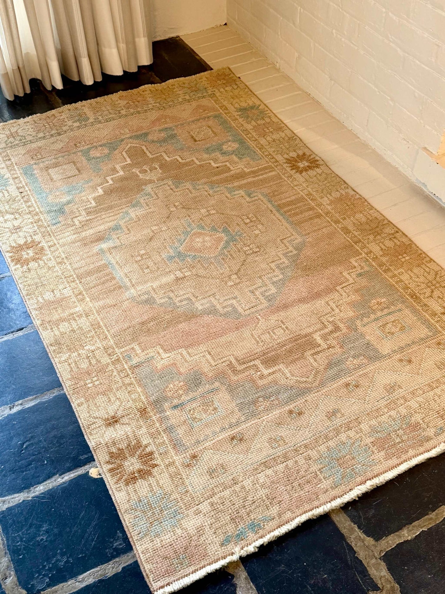 3’4”x5’6” Oushak Area Rug