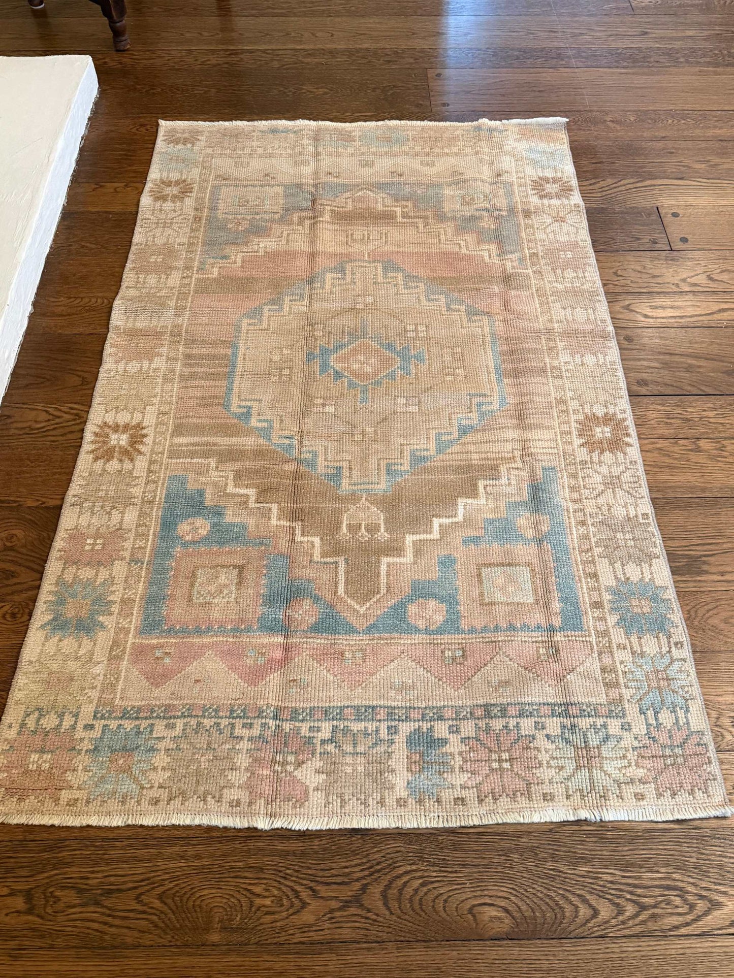 3’4”x5’6” Oushak Area Rug