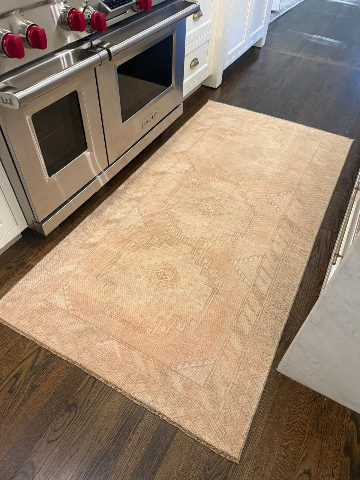 3’4” x 6’7” Neutral Rug