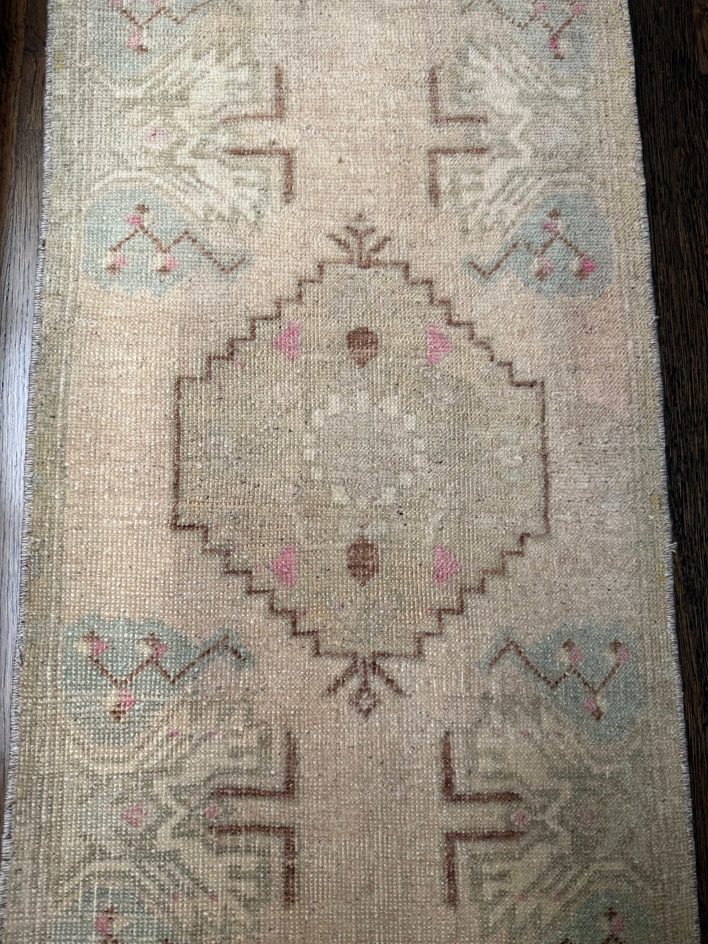 1’5” x 3’1” Mini Rug