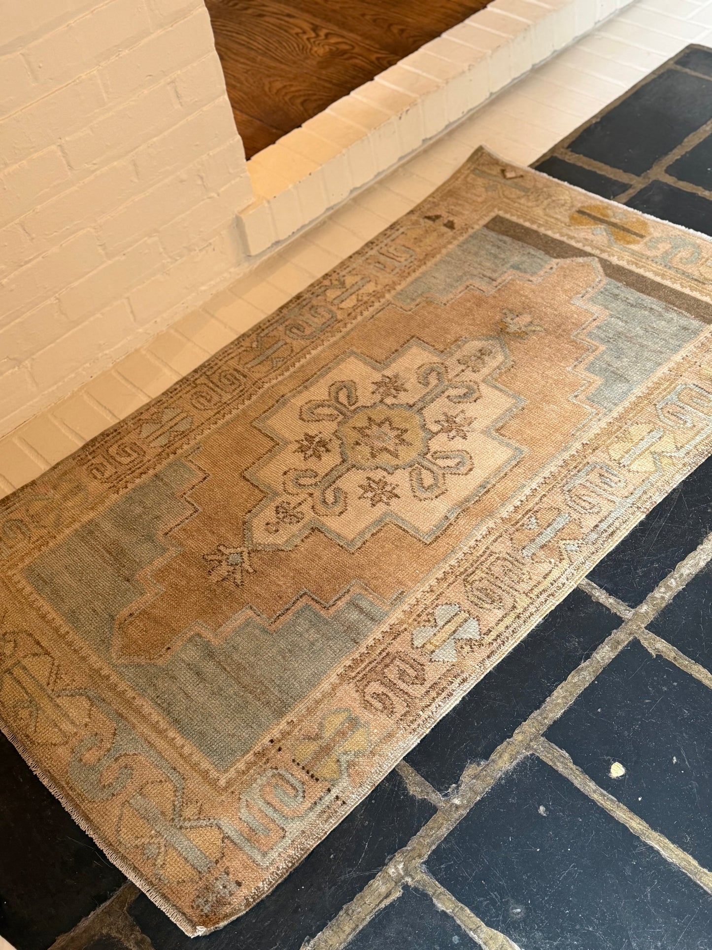 2’9”x4’8” Oushak Area Rug