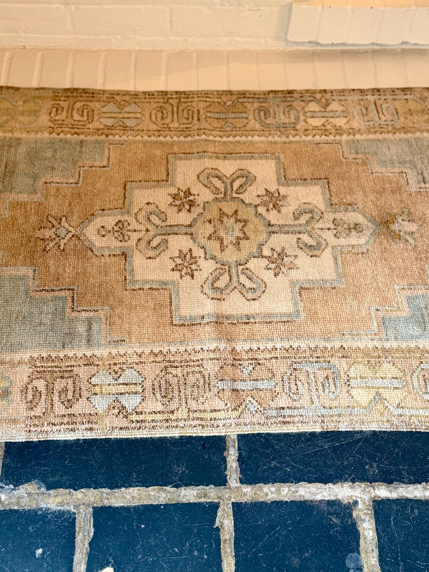 2’9”x4’8” Oushak Area Rug