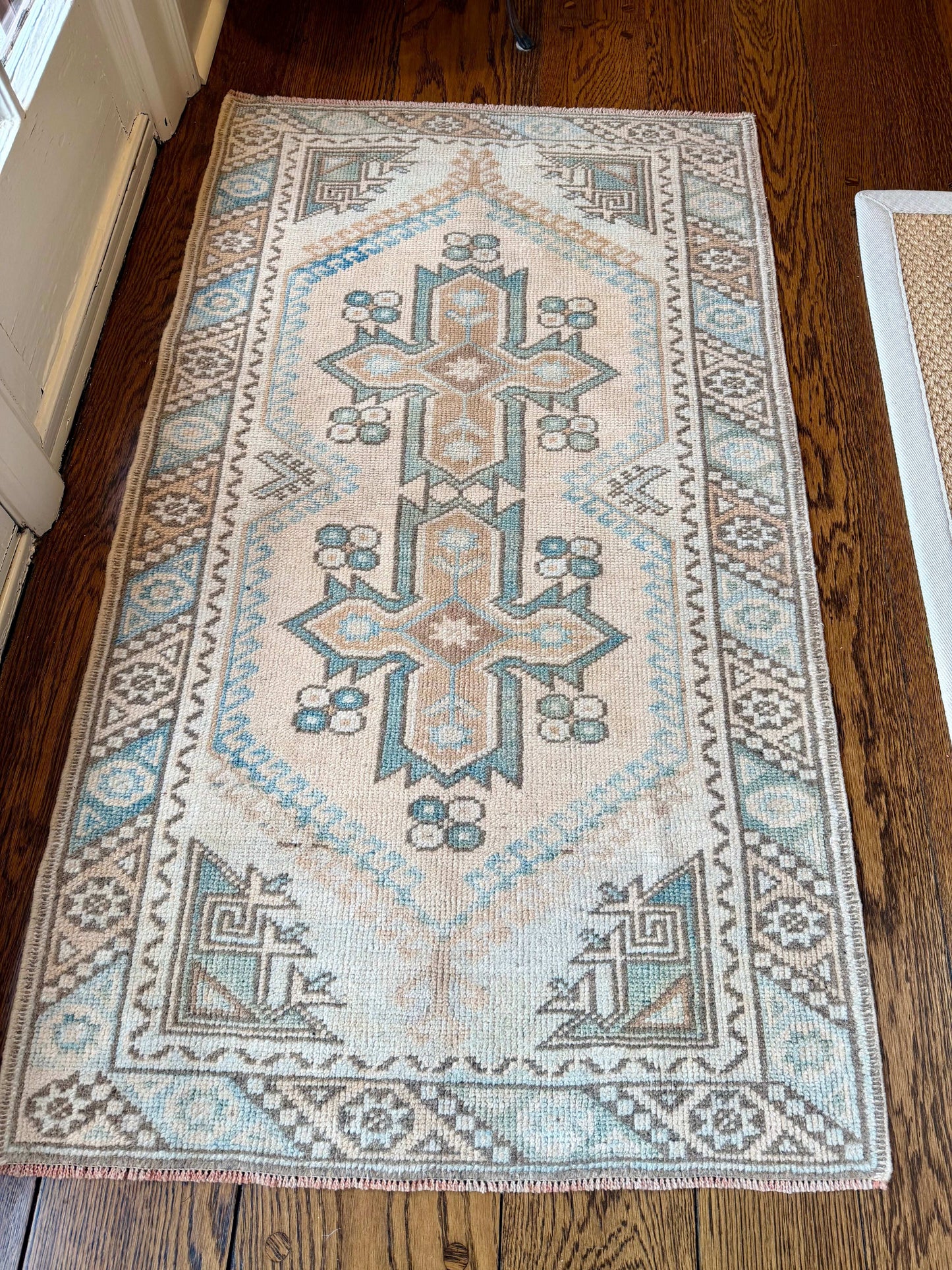 2’5”x4’3” Vintage Oushak Rug