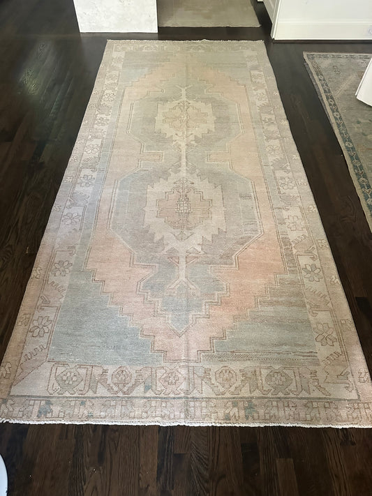 4’9” x 10’8” Gallery Rug