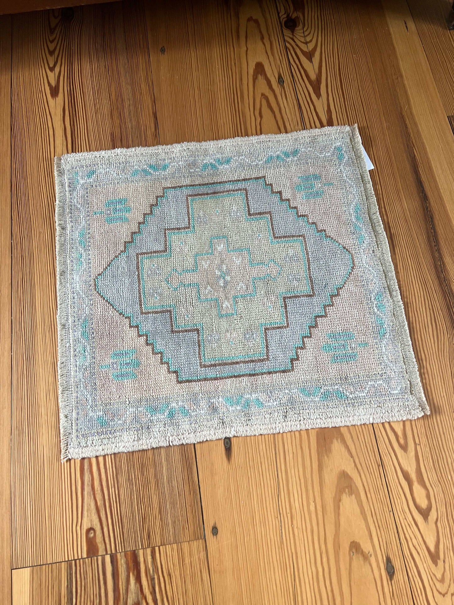 1'10" x 1'11" Square Rug