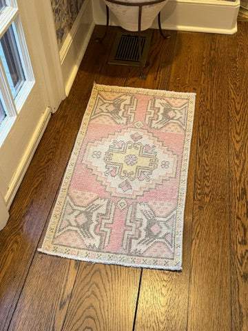 1'7" x 3' Small Turkish Rug