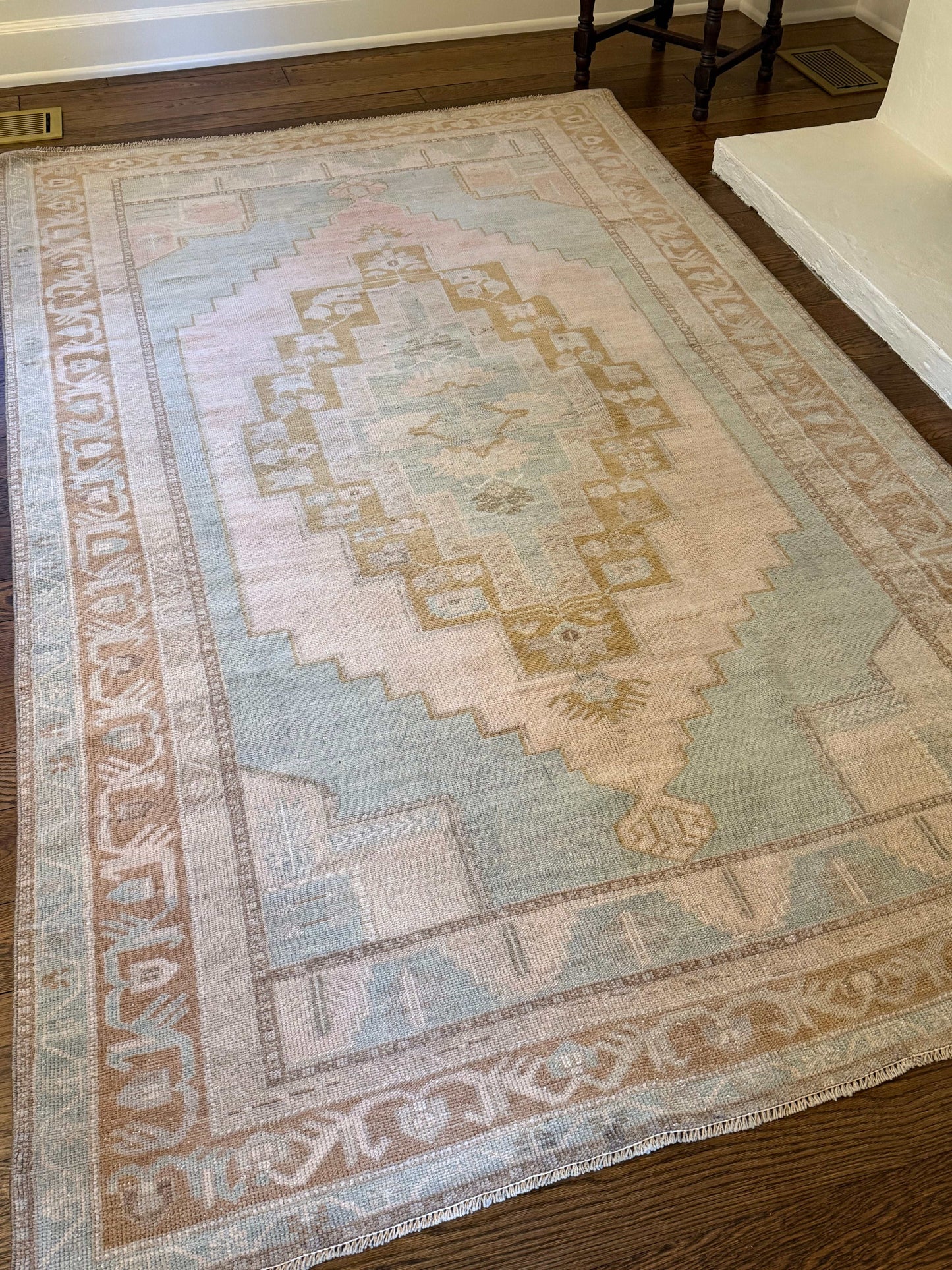 5’5”x9’4” Vintage Area Rug