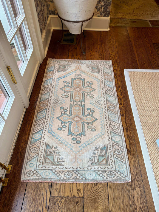 2’5”x4’3” Vintage Oushak Rug