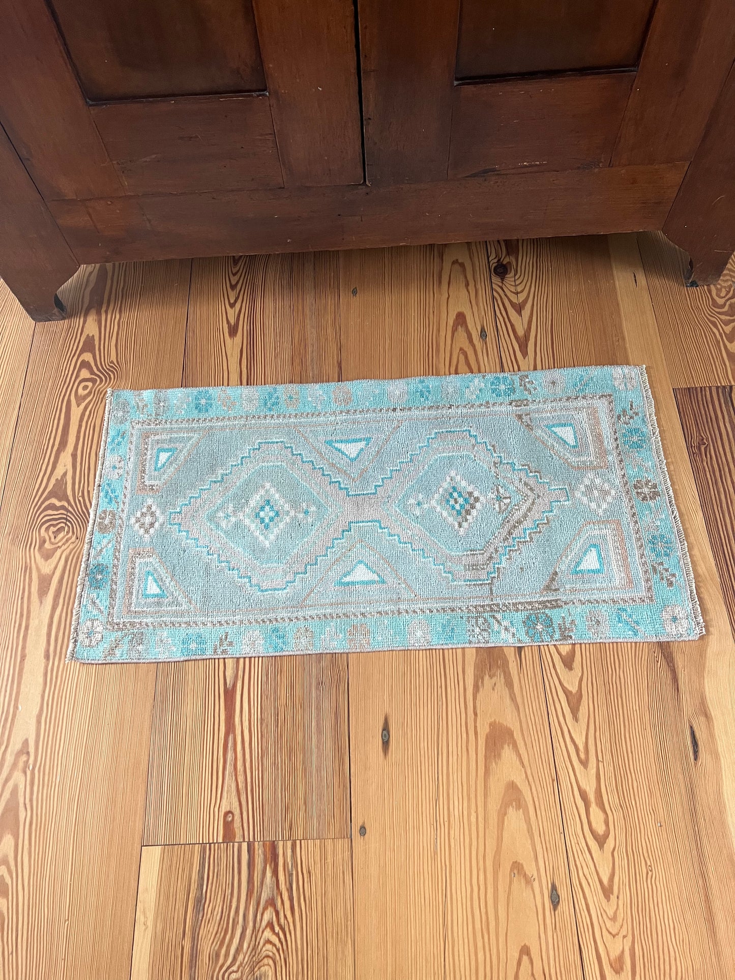 1'7" x 3'1" Small Rug with Blues