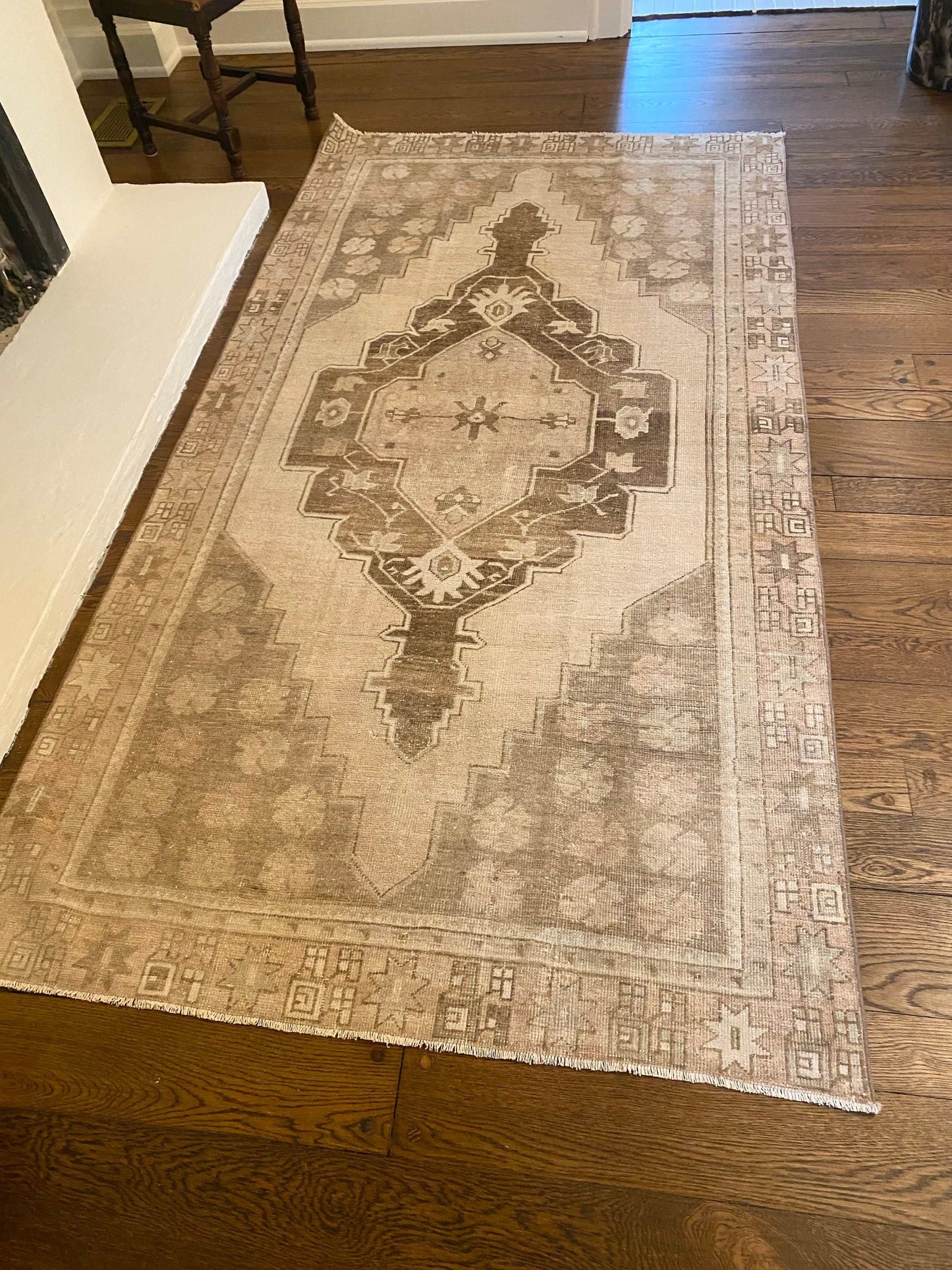 4’7”x8’10” Vintage Oushak Area Rug