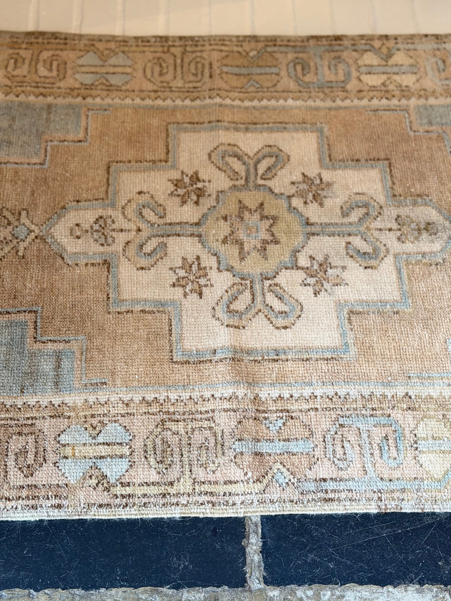 2’9”x4’8” Oushak Area Rug