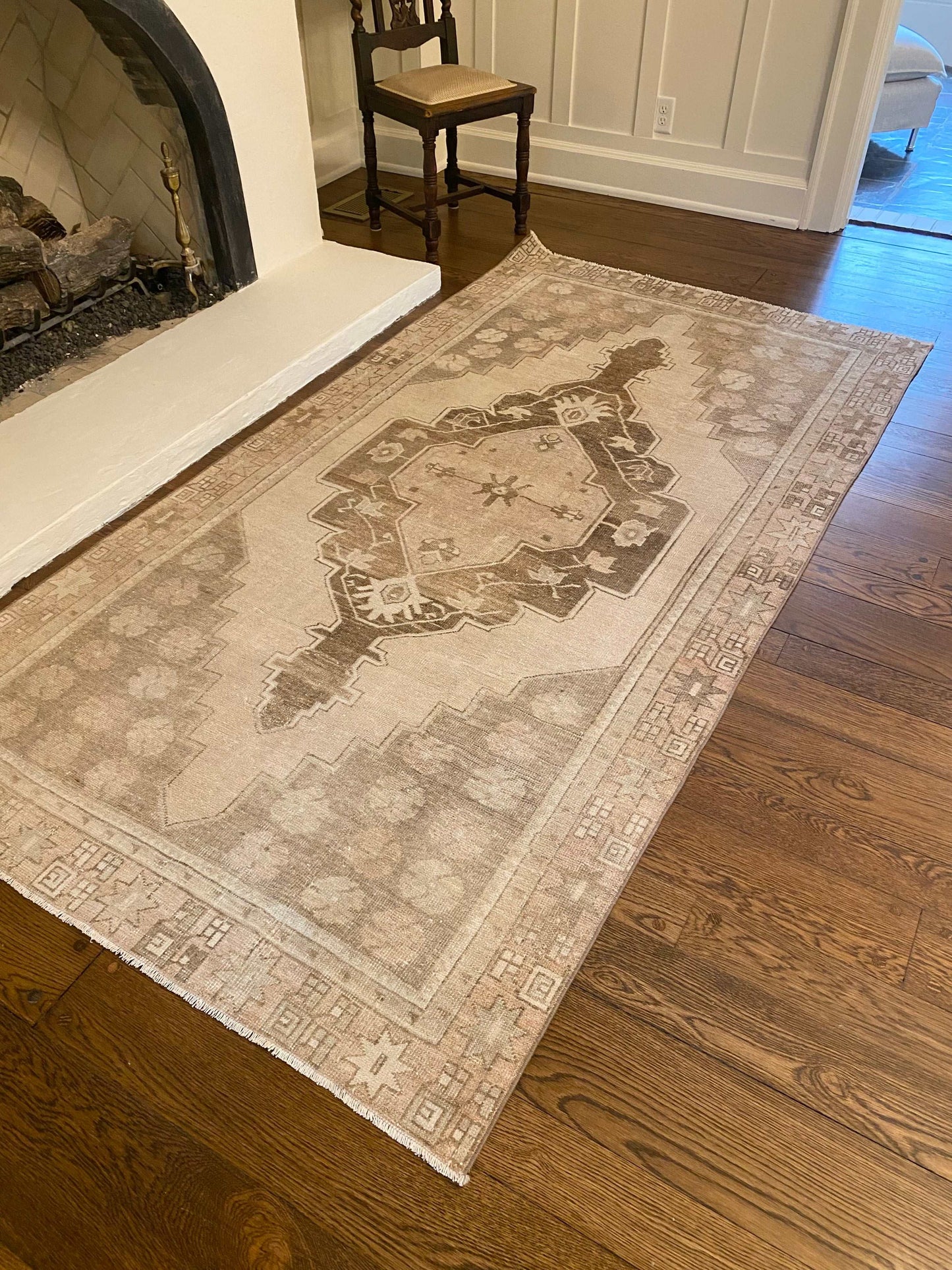 4’7”x8’10” Vintage Oushak Area Rug