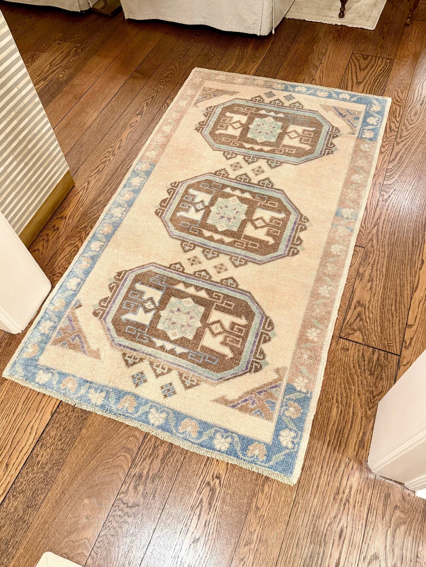 3’2”x5’8” Vintage Turkish Area Rug