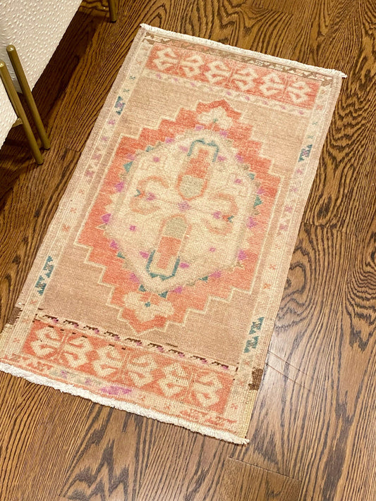 1’7”x2’10” Vintage Oushak Mat