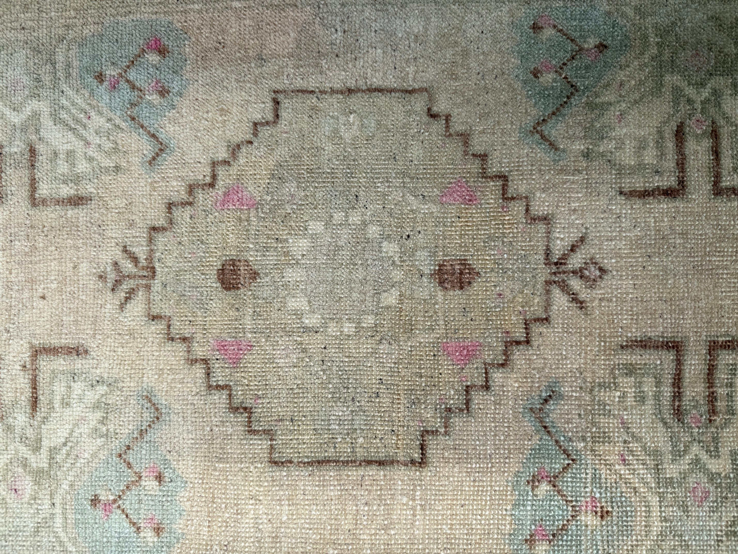 1’5” x 3’1” Mini Rug
