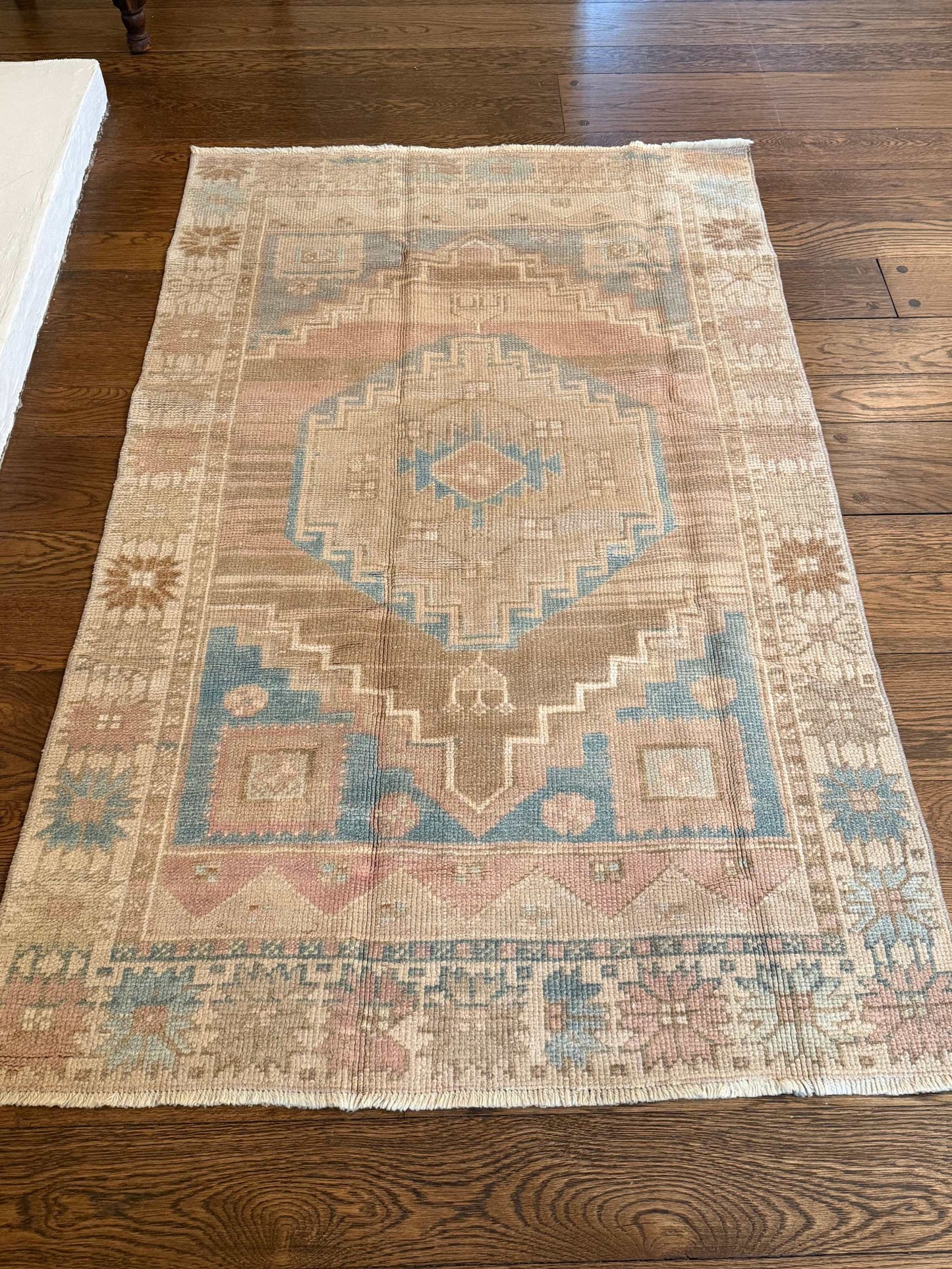 3’4”x5’6” Oushak Area Rug