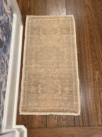 1'7" x 3' Neutral Turkish Mat