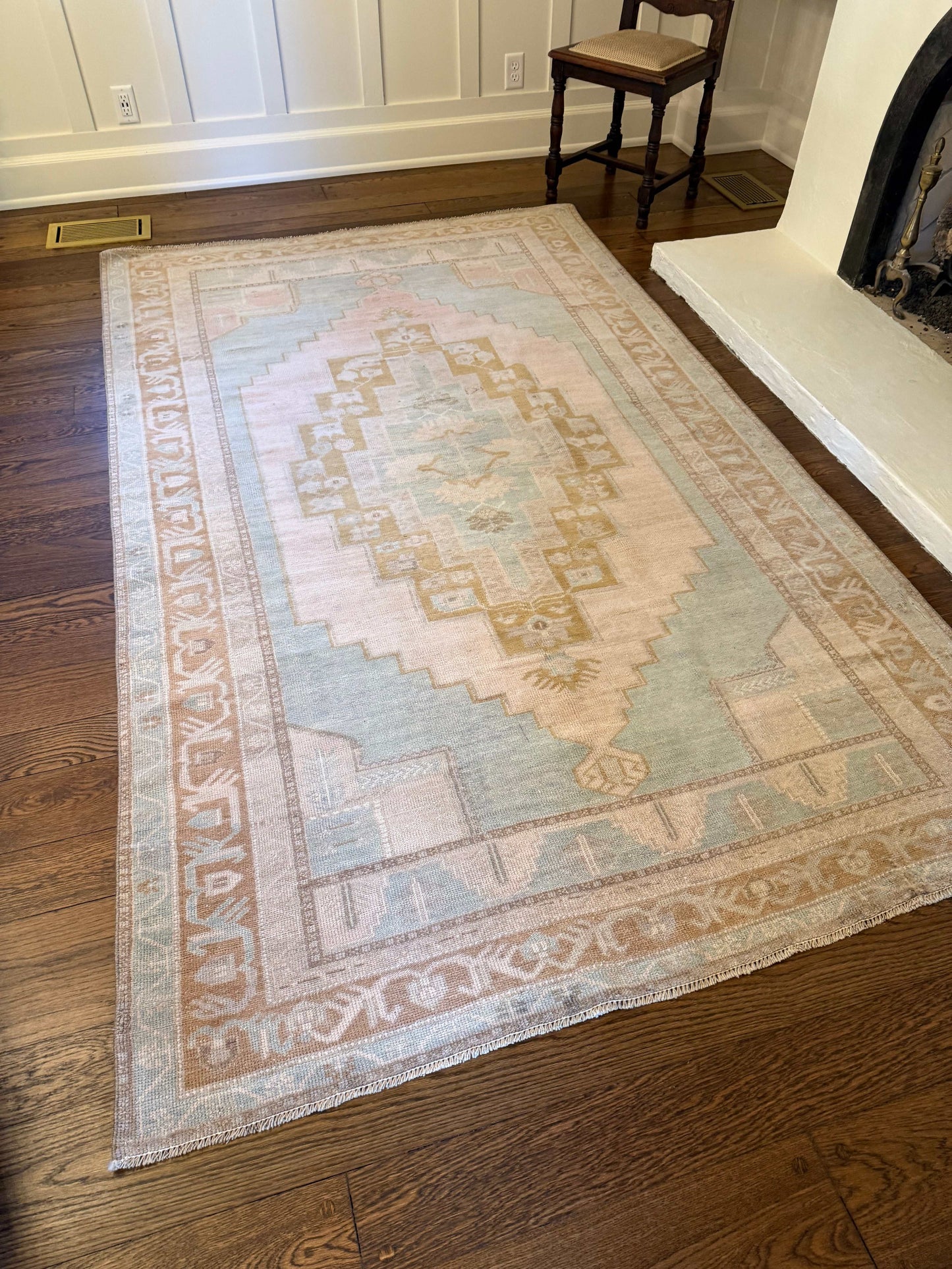 5’5”x9’4” Vintage Area Rug