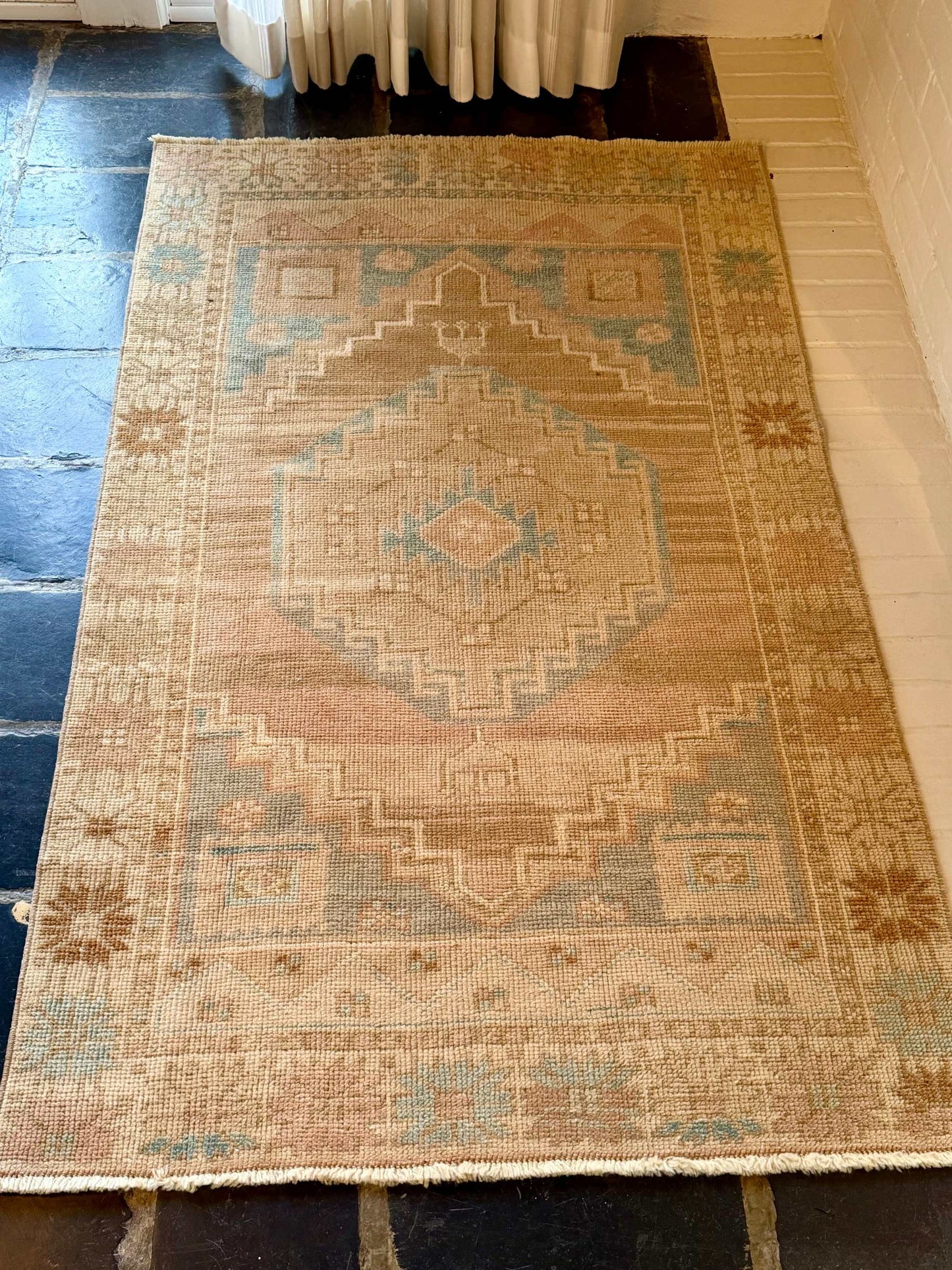 3’4”x5’6” Oushak Area Rug