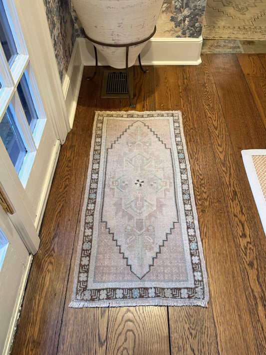 1’8”x3’7” Oushak Mat