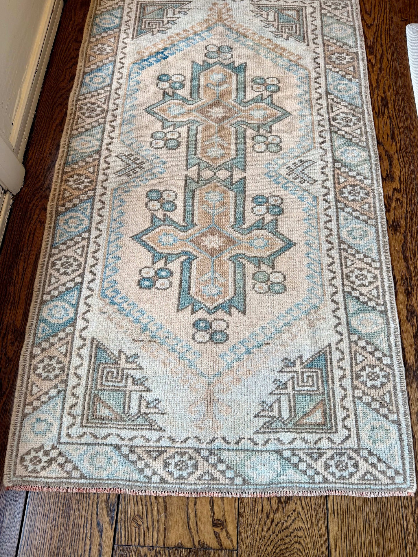 2’5”x4’3” Vintage Oushak Rug