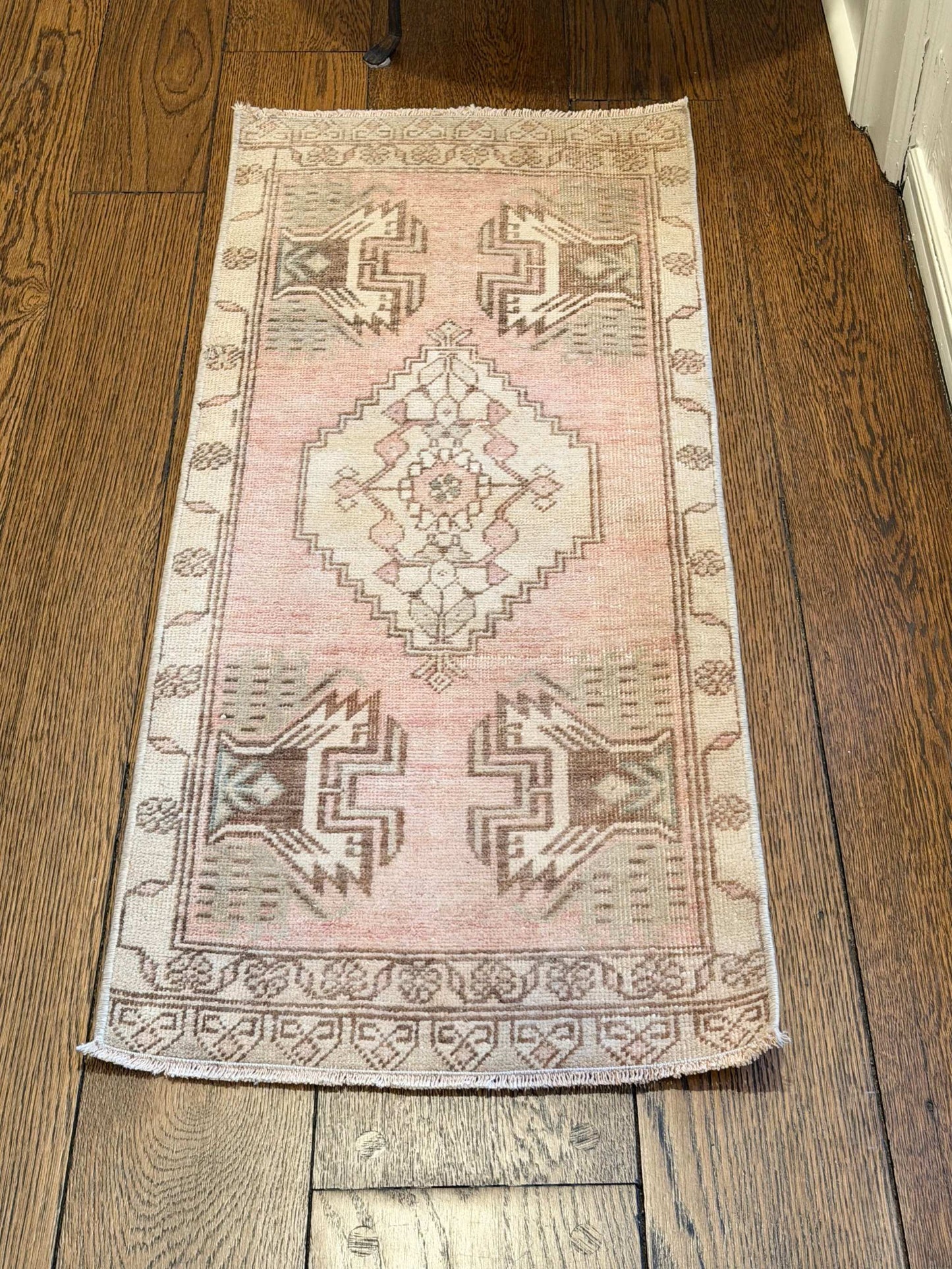 1’6”x3’8” Oushak Mat