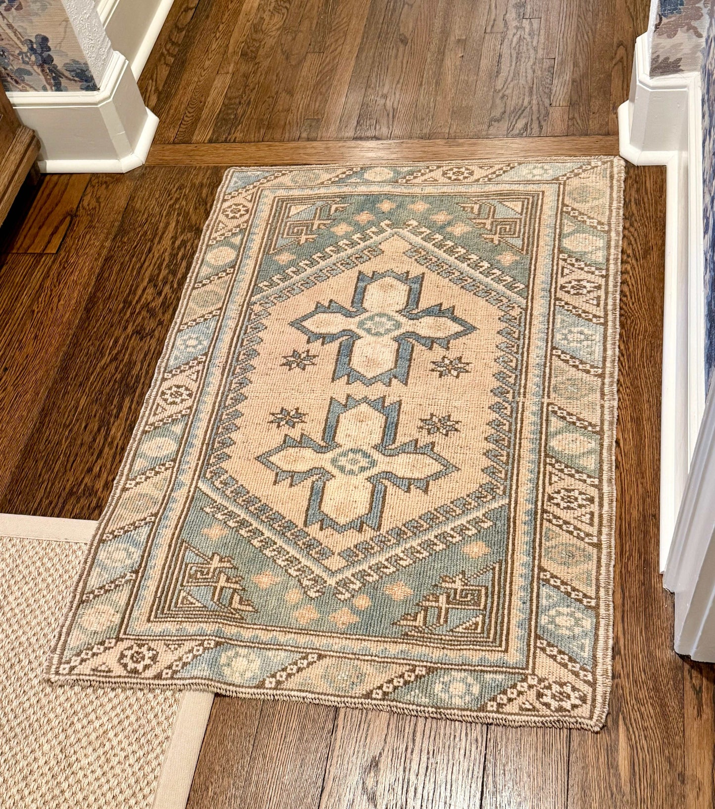 2’7”x3’8” Vintage Oushak Area Rug