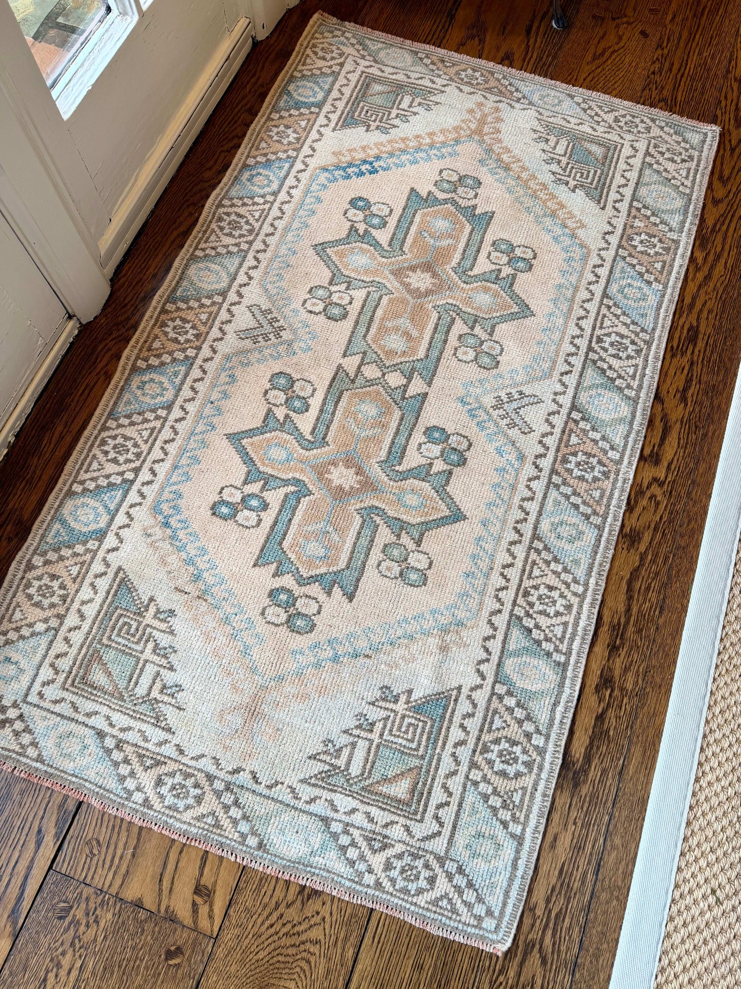 2’5”x4’3” Vintage Oushak Rug
