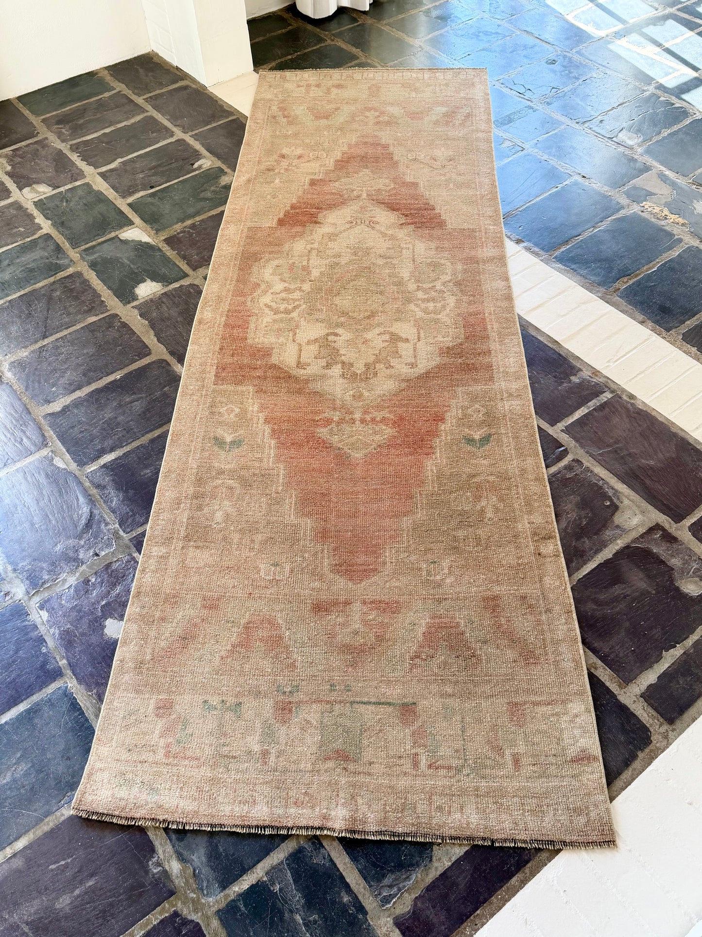 2’9”x8’9” Oushak Runner