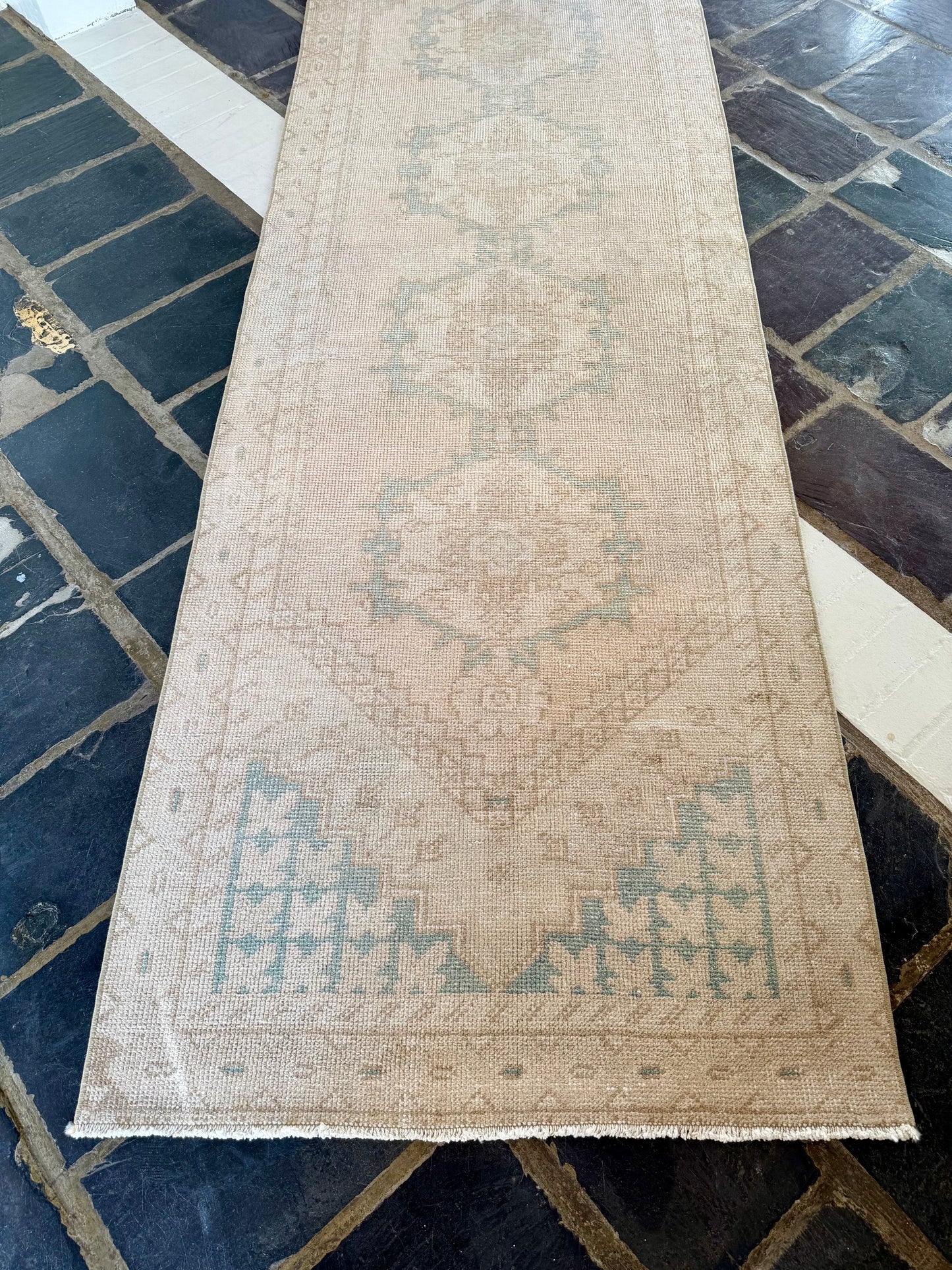 2’10”x9’6” Gorgeous Vintage Oushak Runner