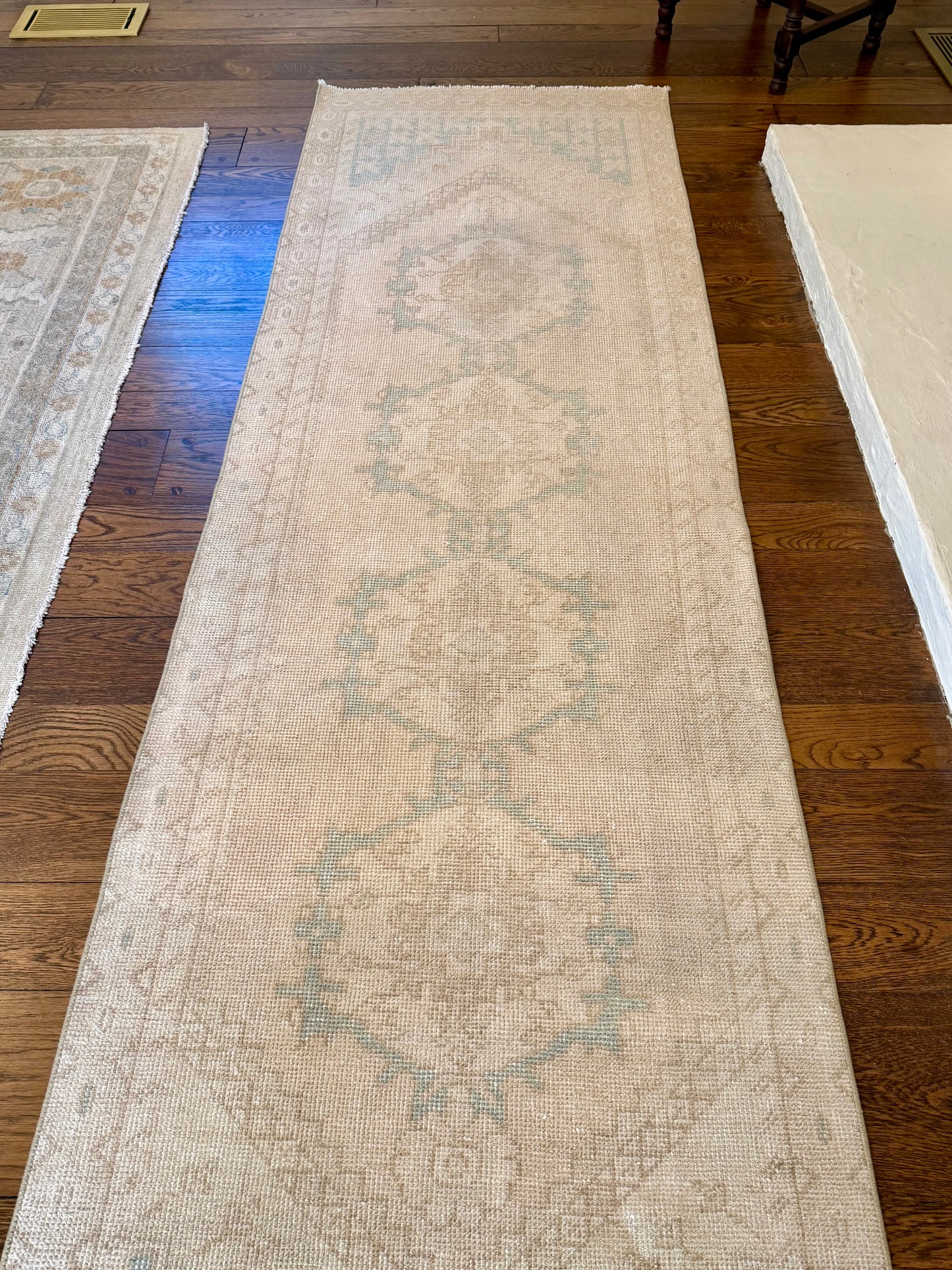 2’10”x9’6” Gorgeous Vintage Oushak Runner