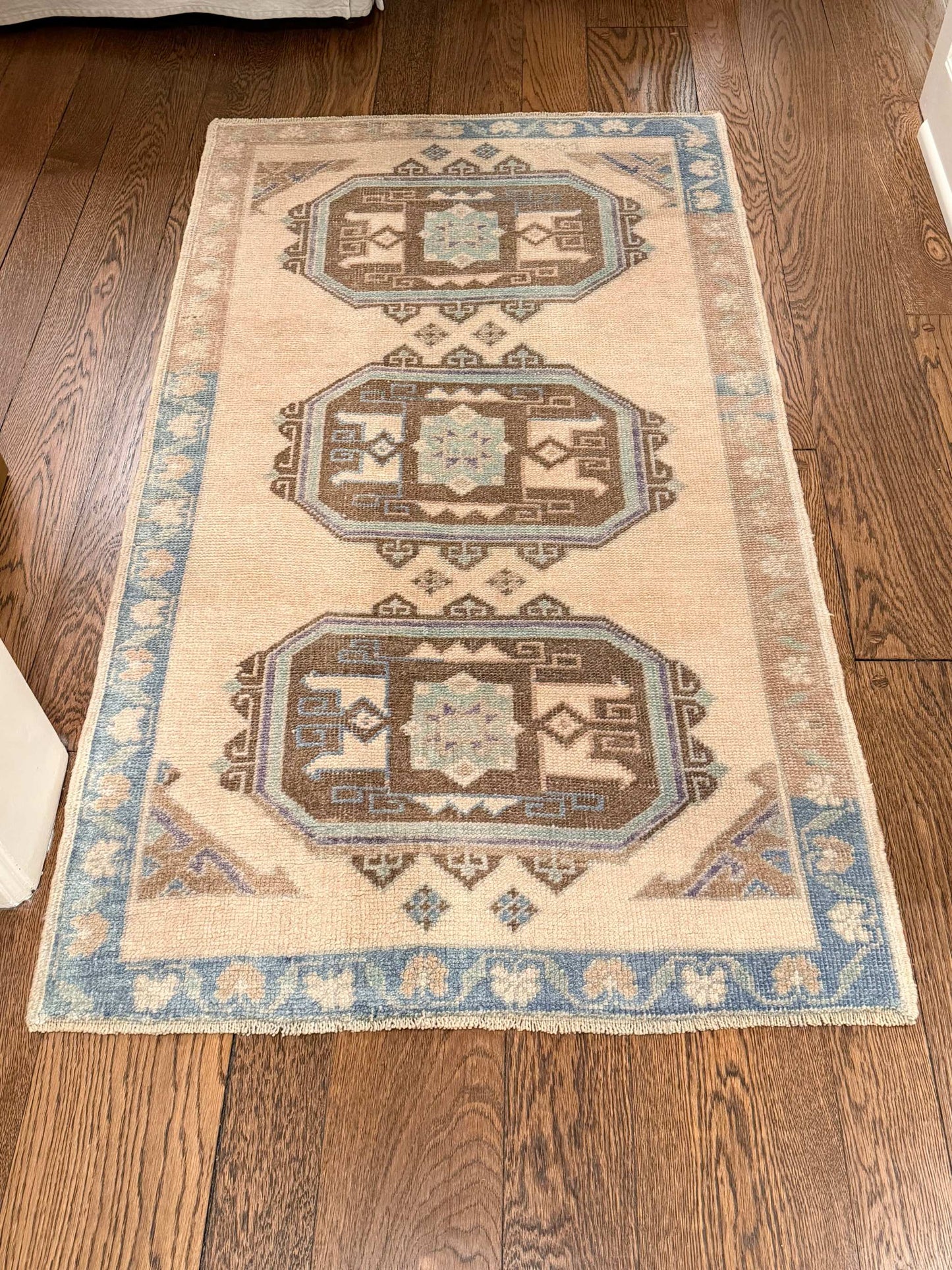 3’2”x5’8” Vintage Turkish Area Rug