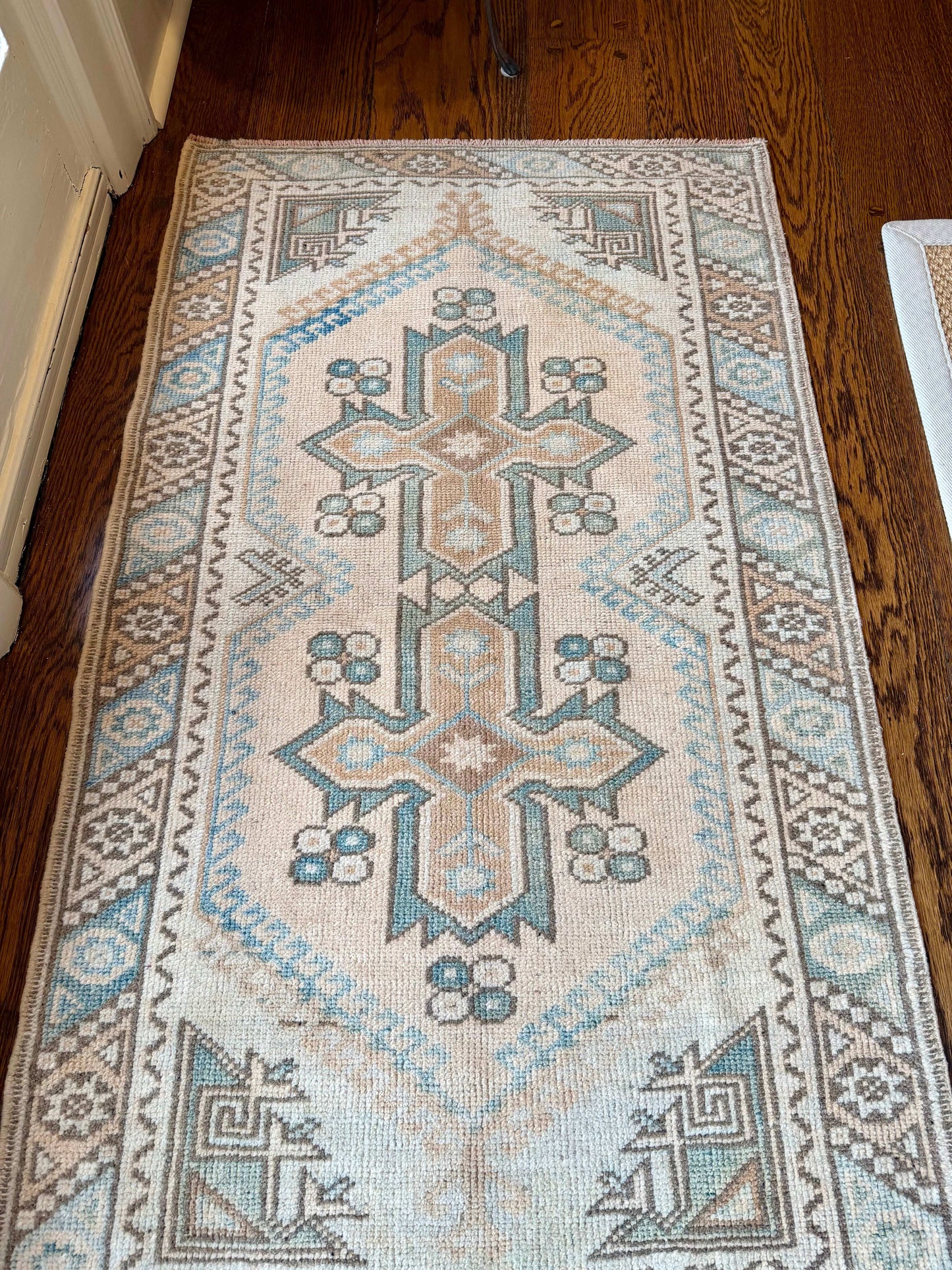2’5”x4’3” Vintage Oushak Rug