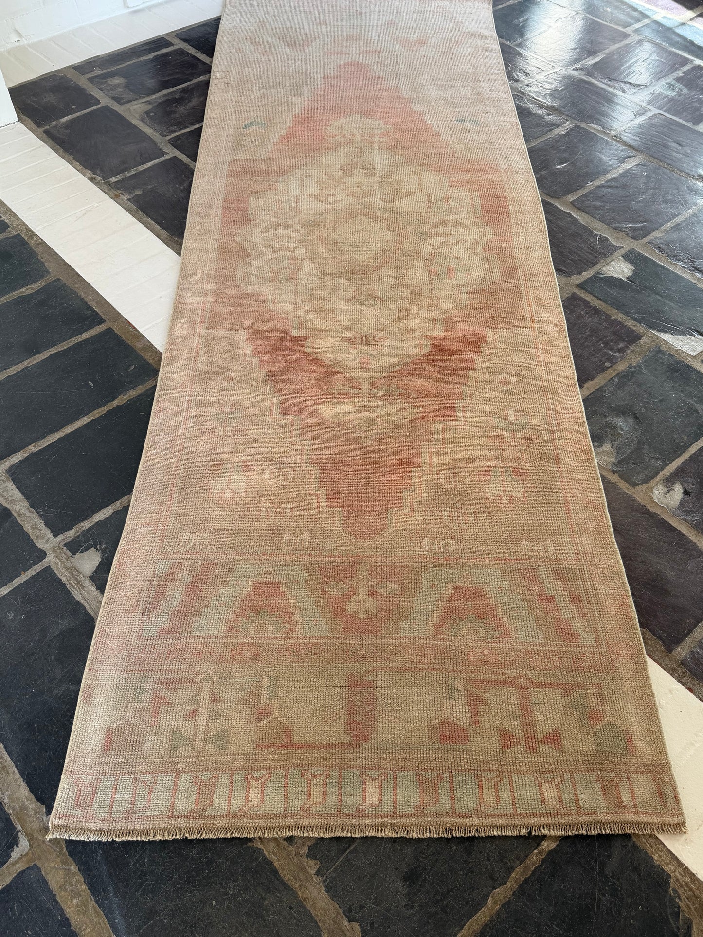 2’9”x8’9” Oushak Runner