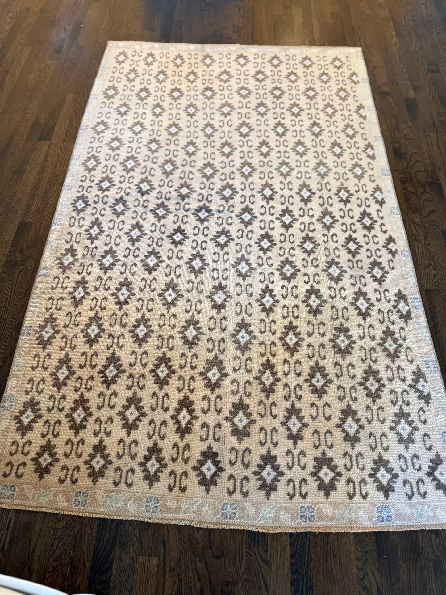 4’7” x 7’7” Vintage Area Rug