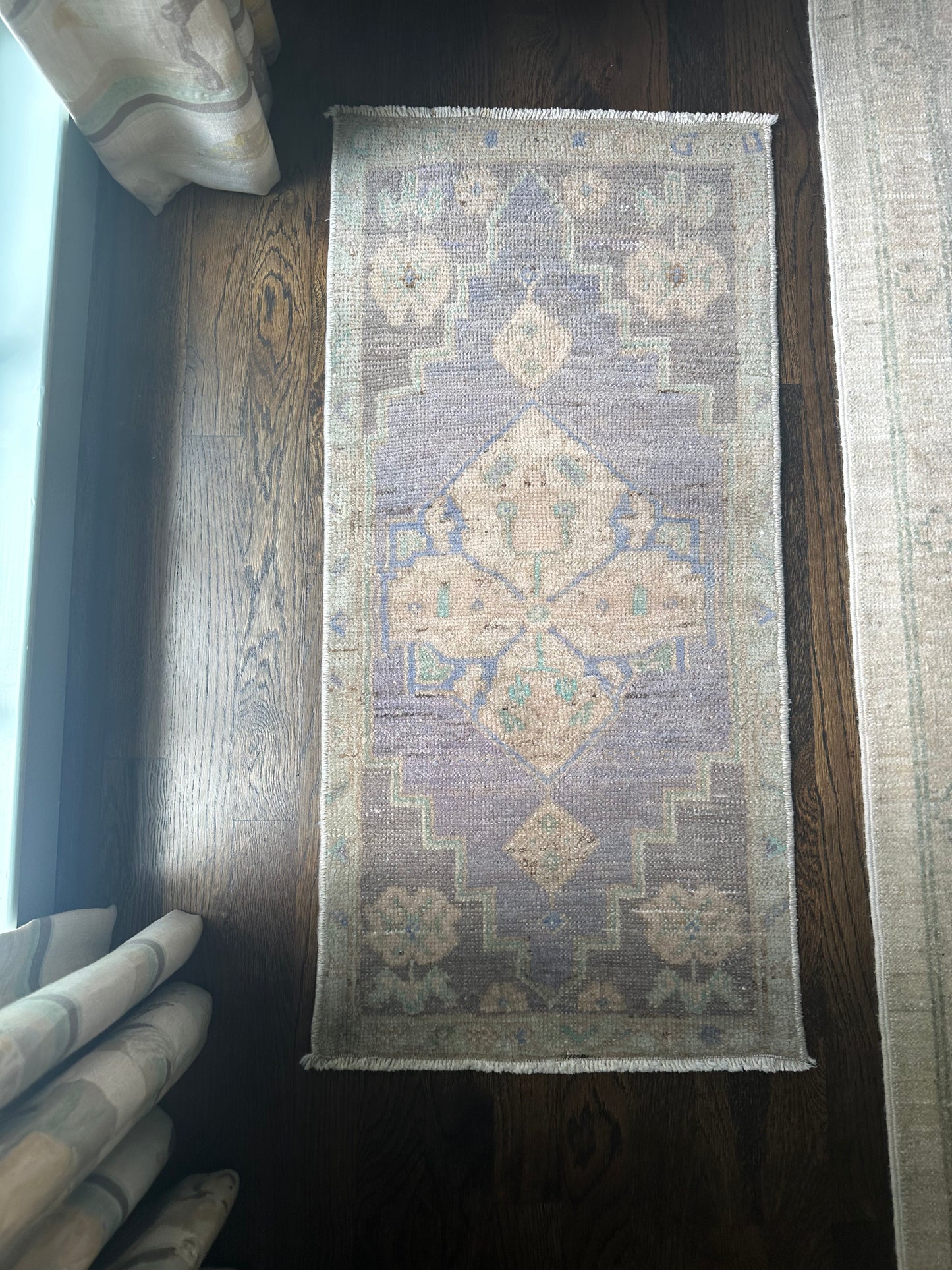 1'5" x 2'11" Rug with Purple