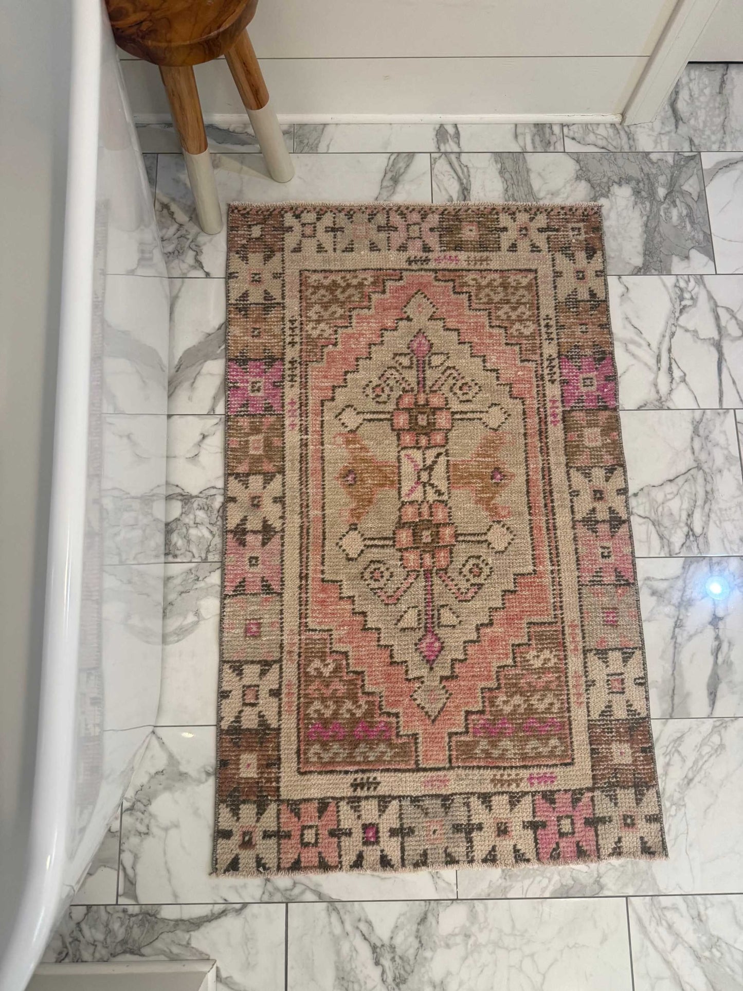 2’7” x 4’3” Vintage Rug