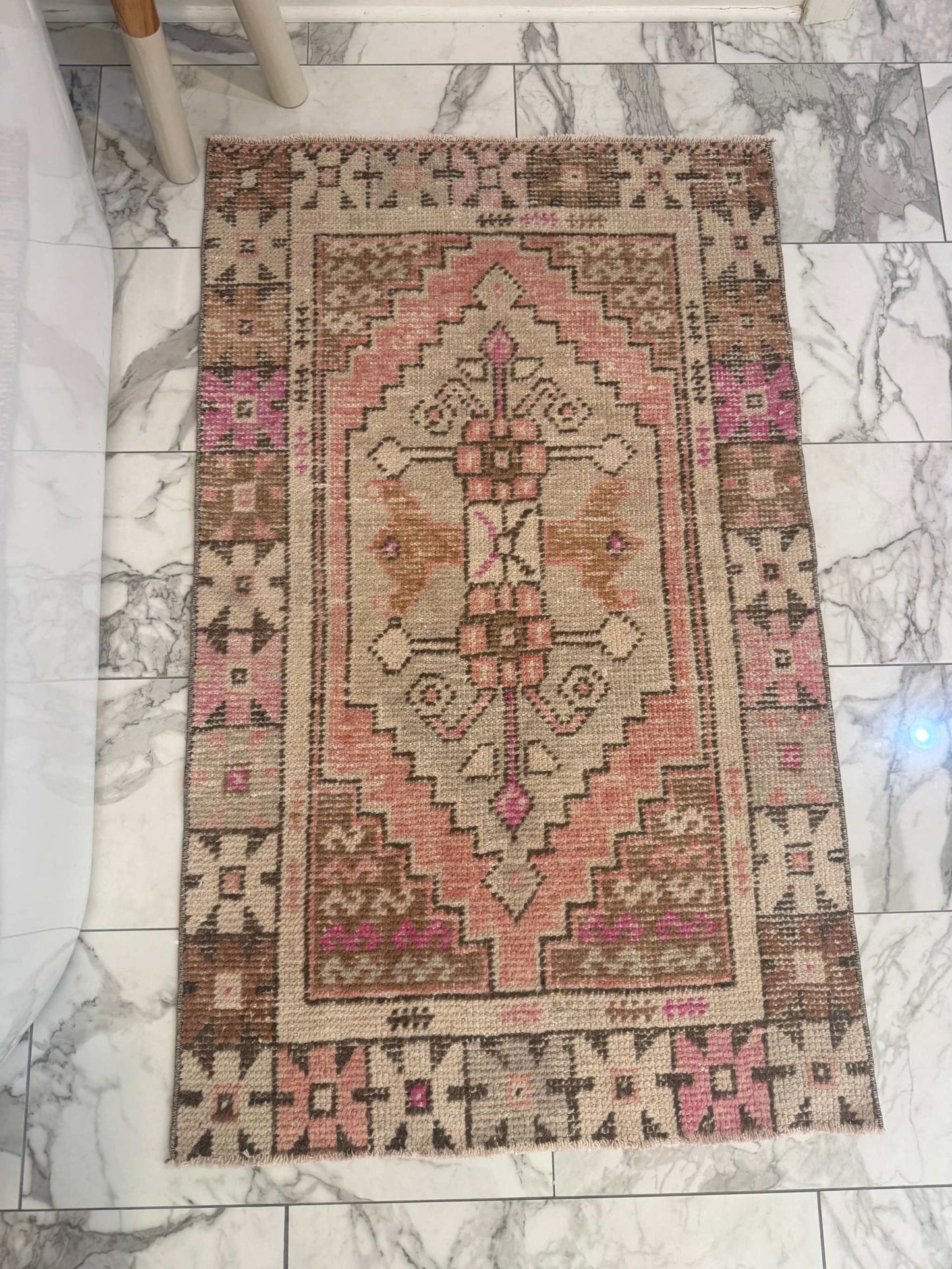 2’7” x 4’3” Vintage Rug